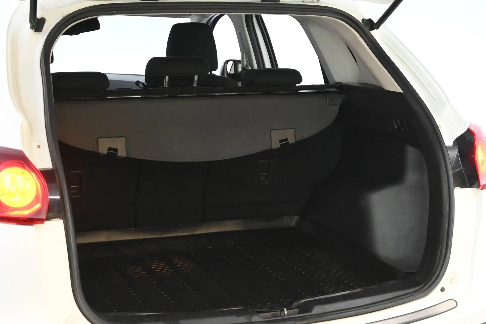 Car Image - 4VPaxx4qltKOyPrYUUQmrJ