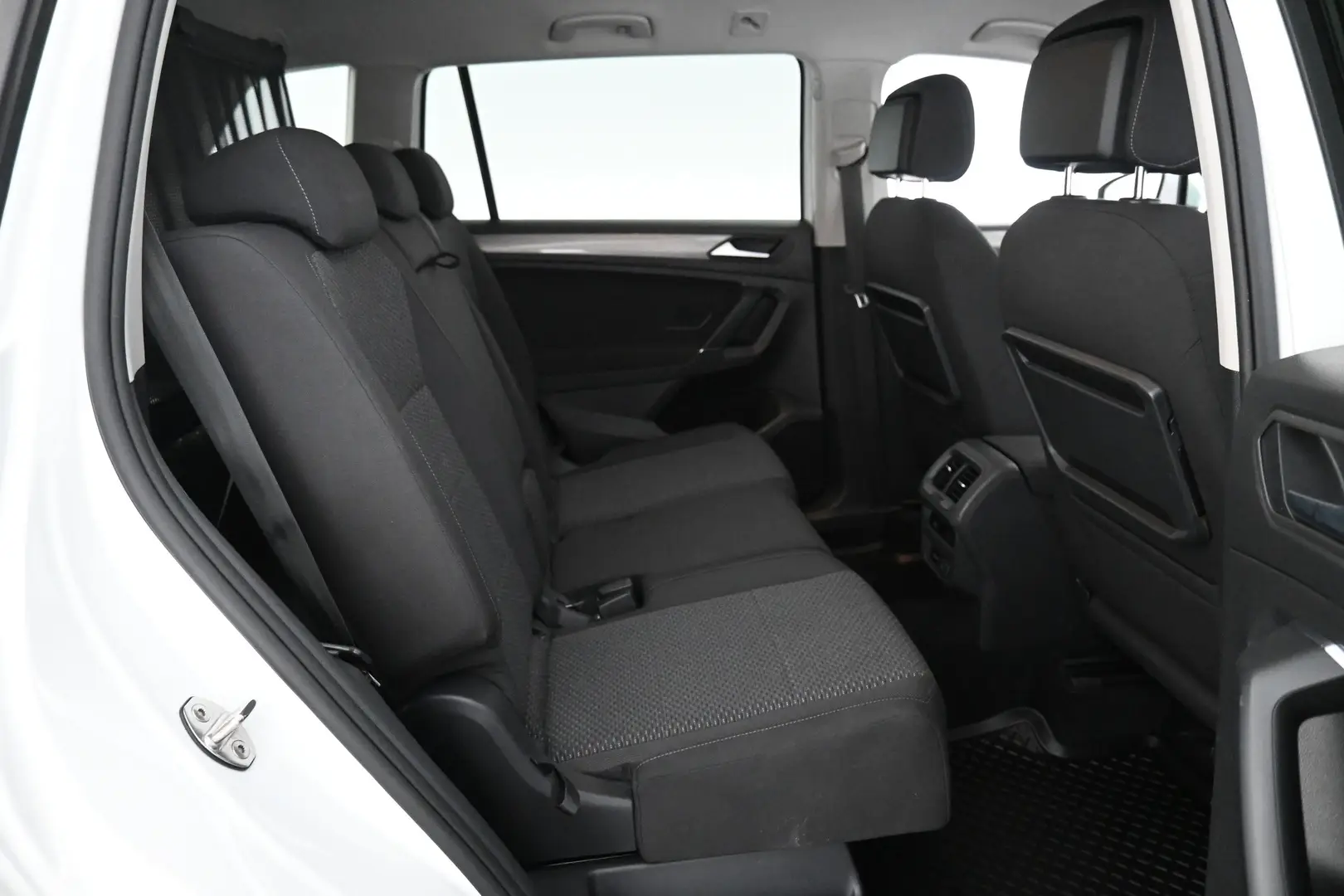 Car Image - 2Lo66UZKFpDlumonoHXi0G