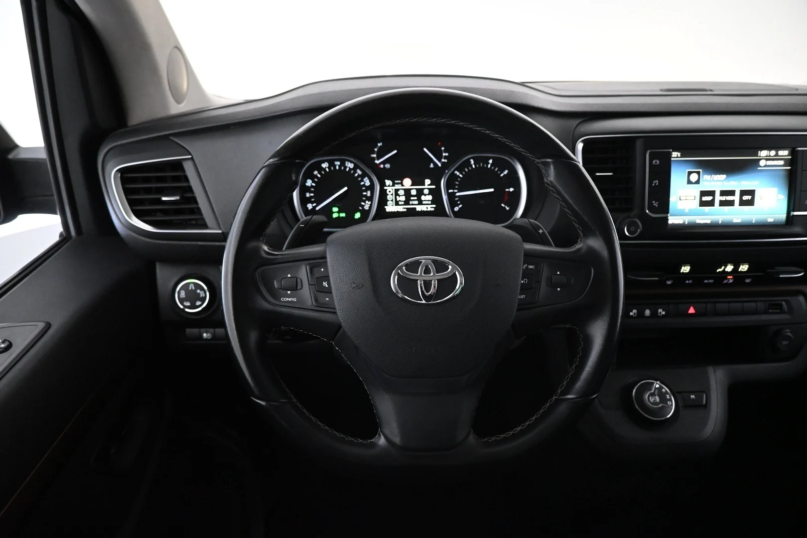 Car Image - 3iaCqEc7MrxJRVo2mOpnrD