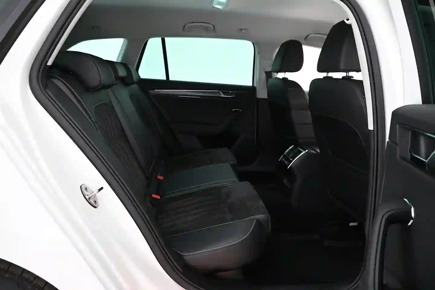 Car Image - 2TzoDDepdSEvhNu4G6Zbce