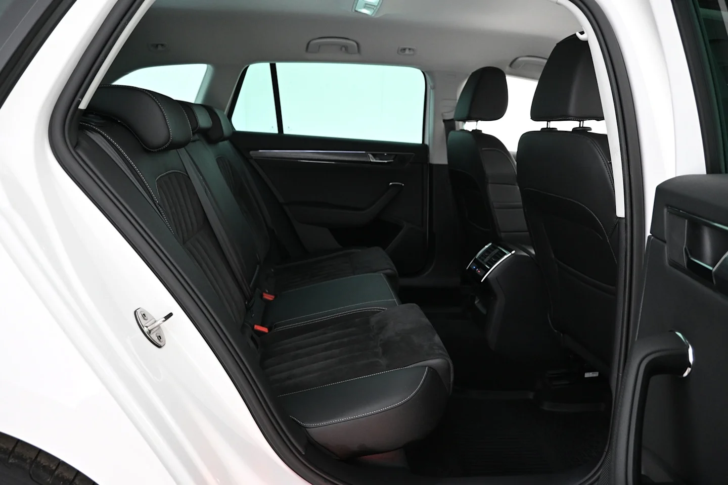 Car Image - 2TzoDDepdSEvhNu4G6Zbce