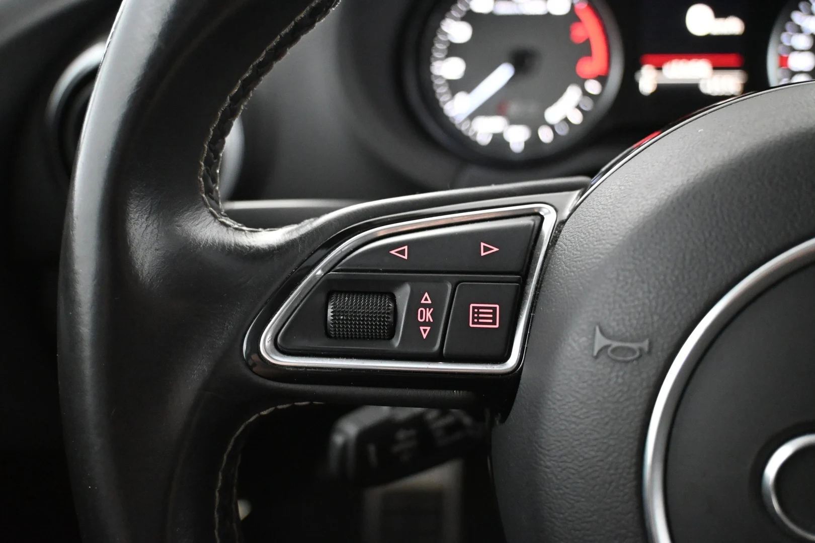 Car Image - ZnHFr1oIEcO2APLem1ijX