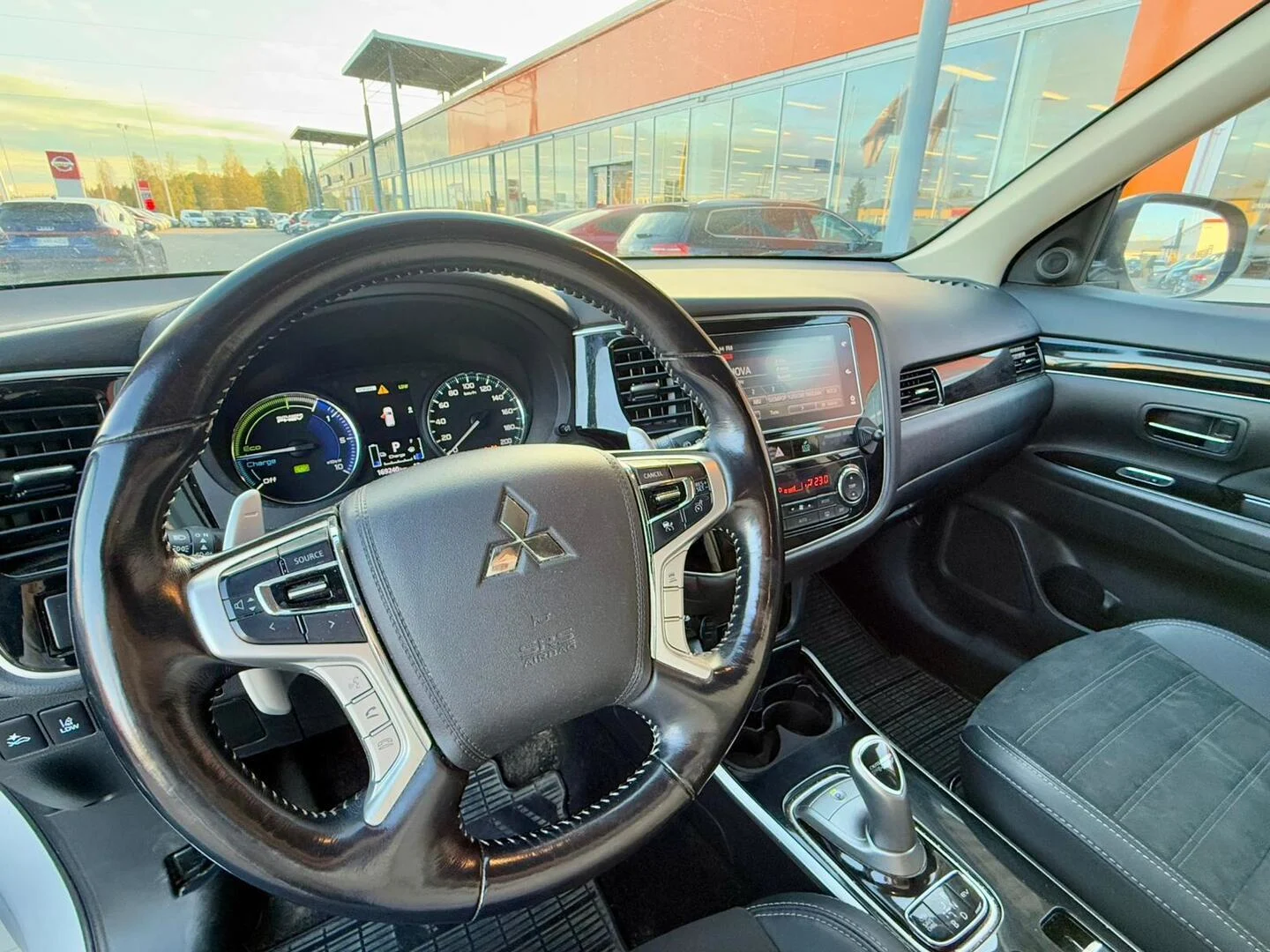 Car Image - 3SLFdLQ6mRklTEAM3xLRCX
