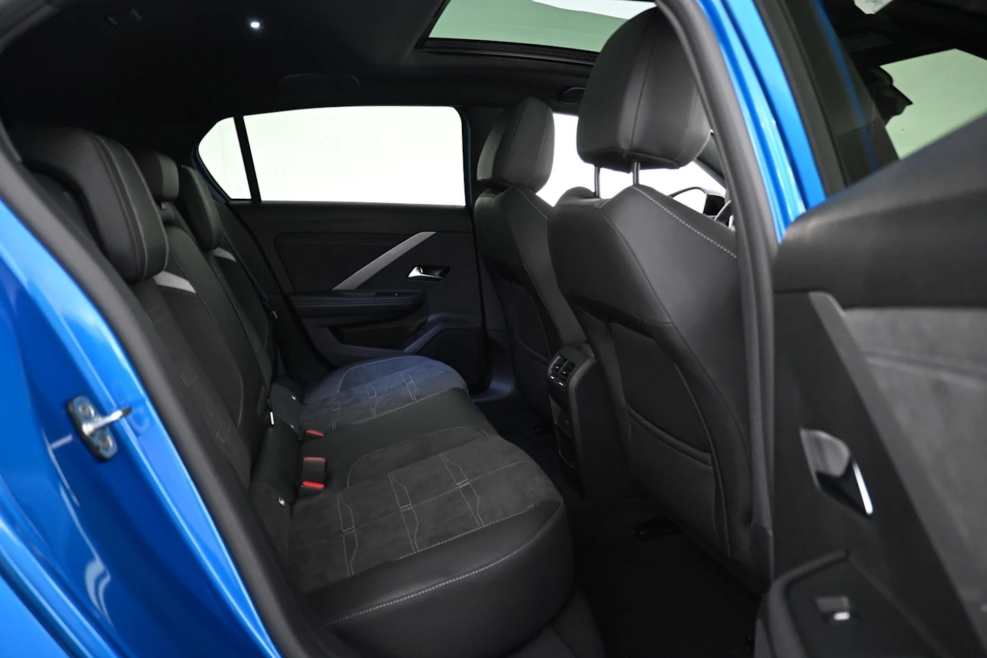 Car Image - 1oToeZyLjUUd4loOWztlb8