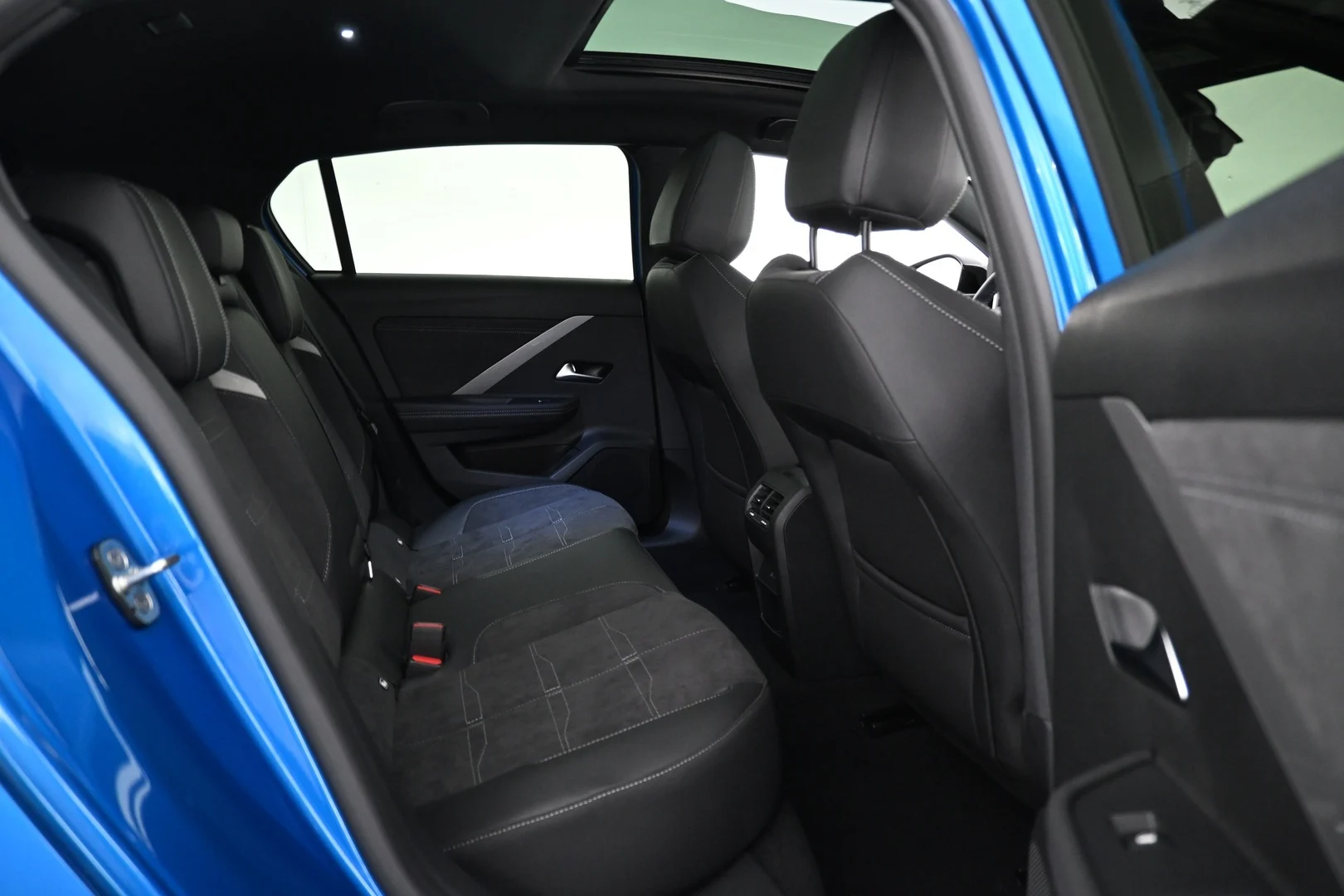 Car Image - 1oToeZyLjUUd4loOWztlb8