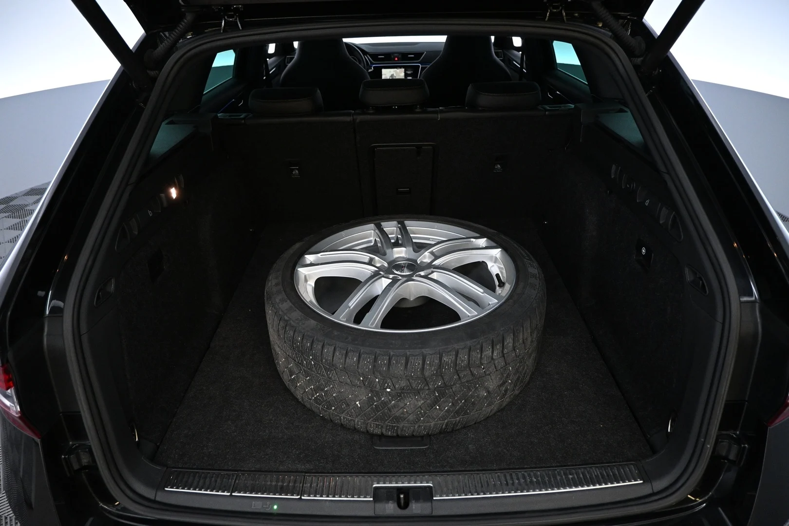 Car Image - 2nls6fmFmGVwlucJrU97LZ