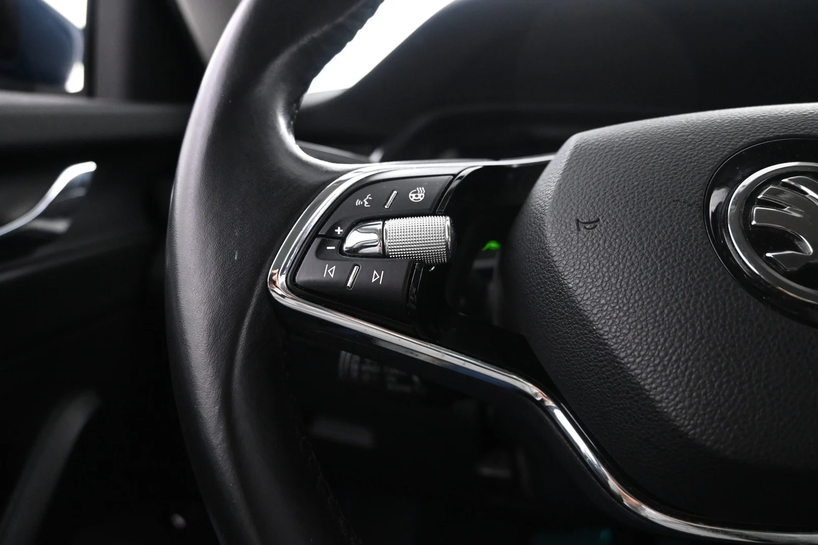 Car Image - 2sFzSRXANkCudJ4INJ7zTq