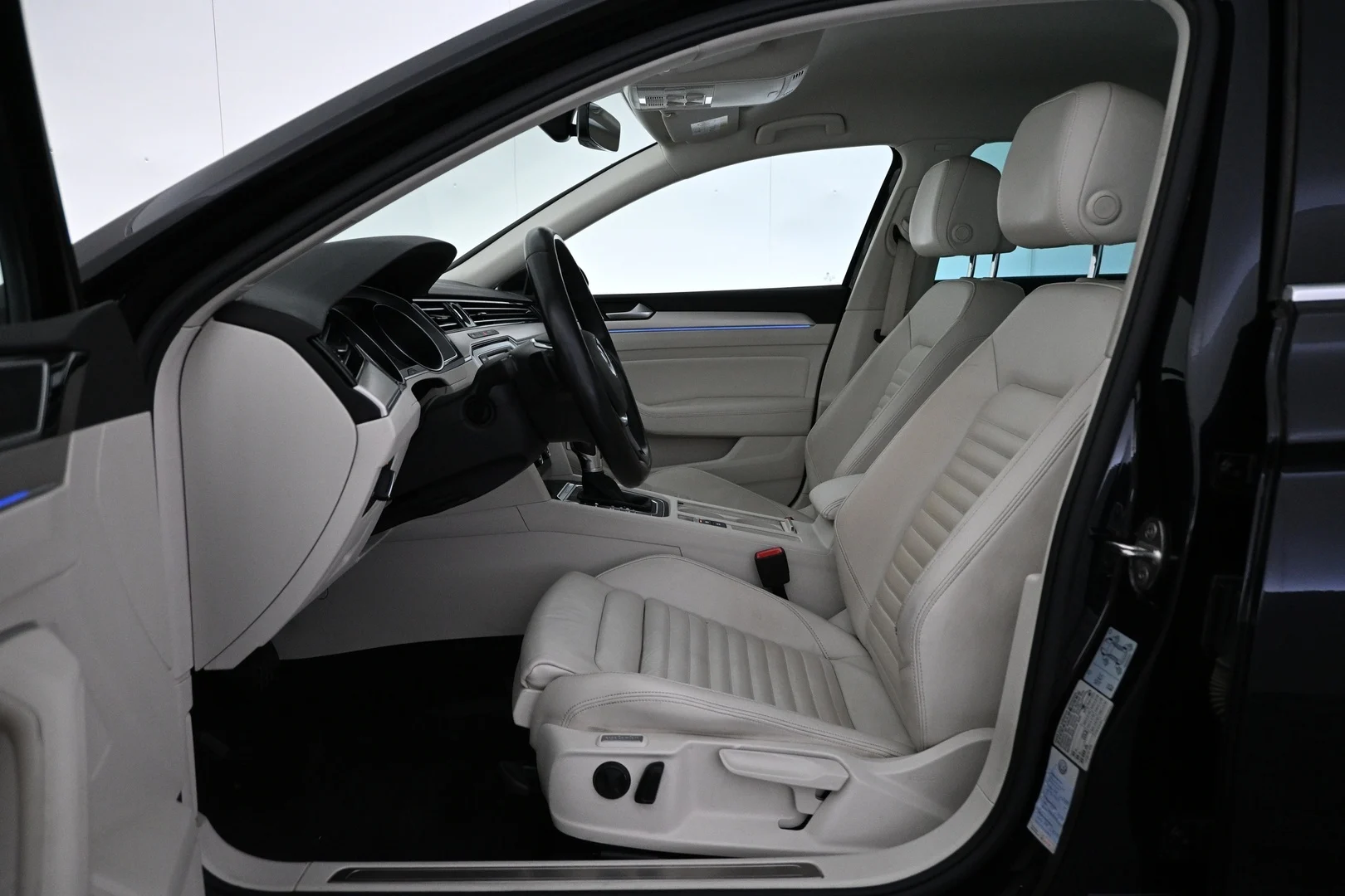 Car Image - 6BG19eRj2LxopuJ496m5u7
