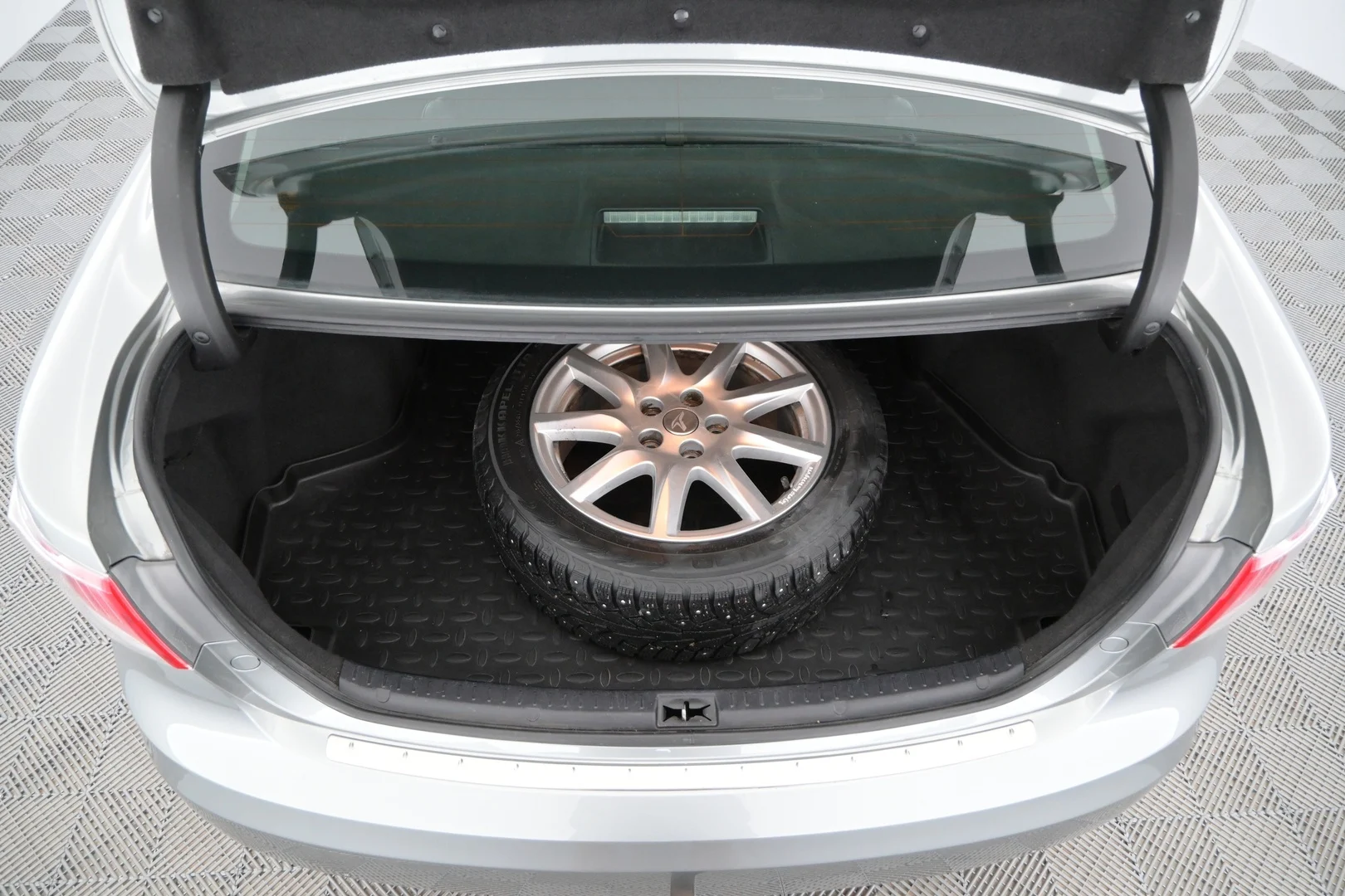 Car Image - UpGWMVqGf5gG4rkc98Ly8