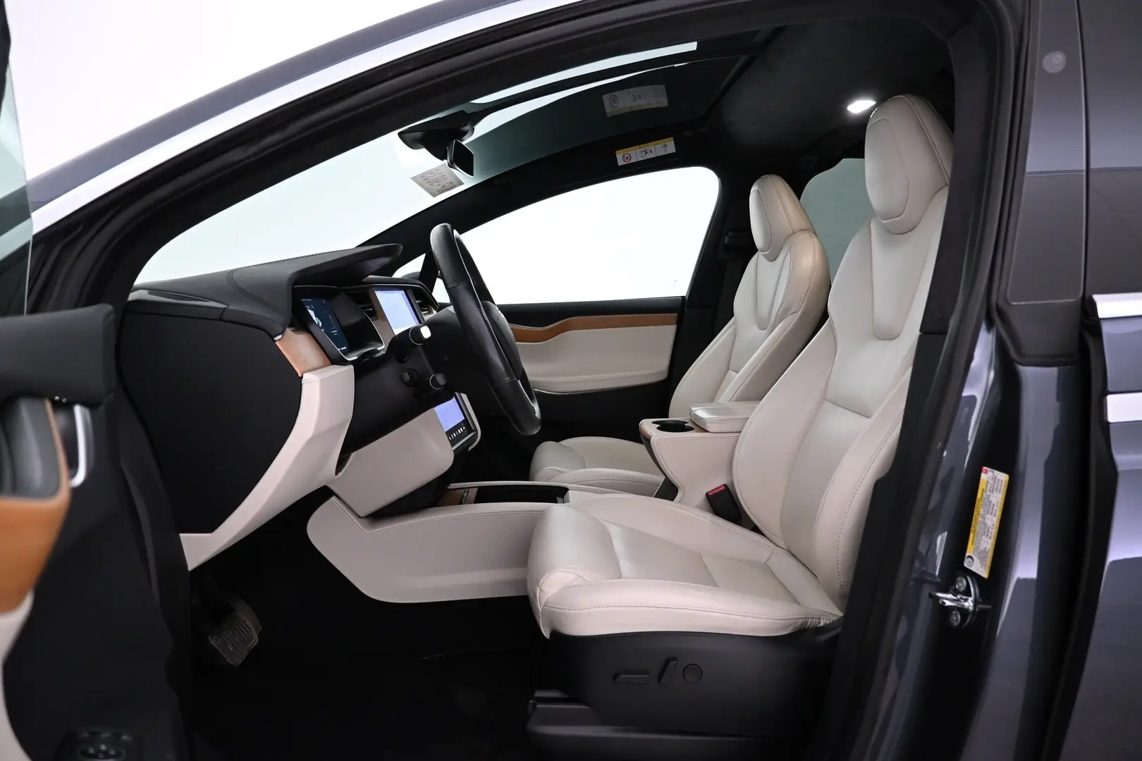 Car Image - 2wXvojFmvFkEKUUrVLPlWa