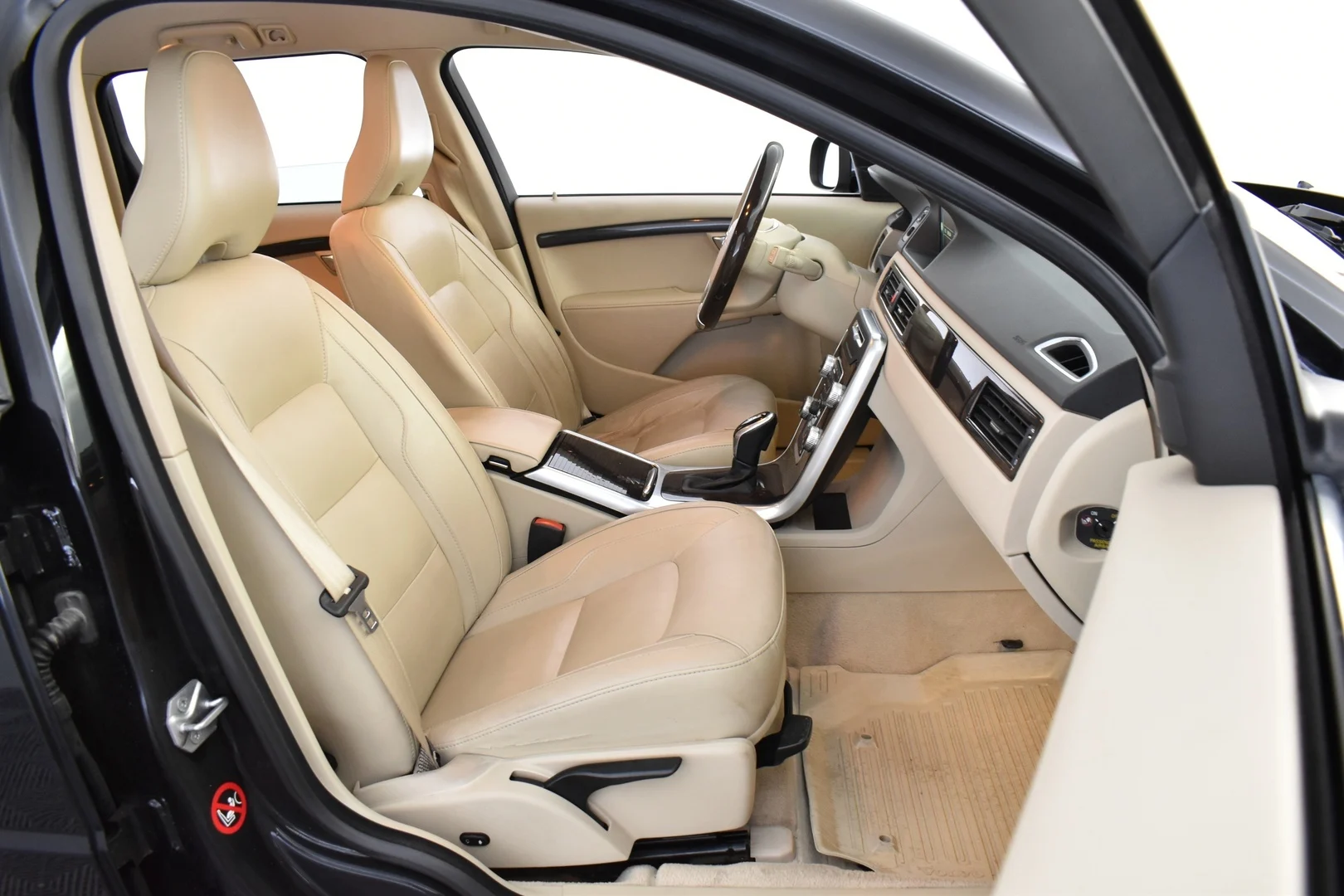 Car Image - 3n47pmr5KSRZSlaonLzfxR