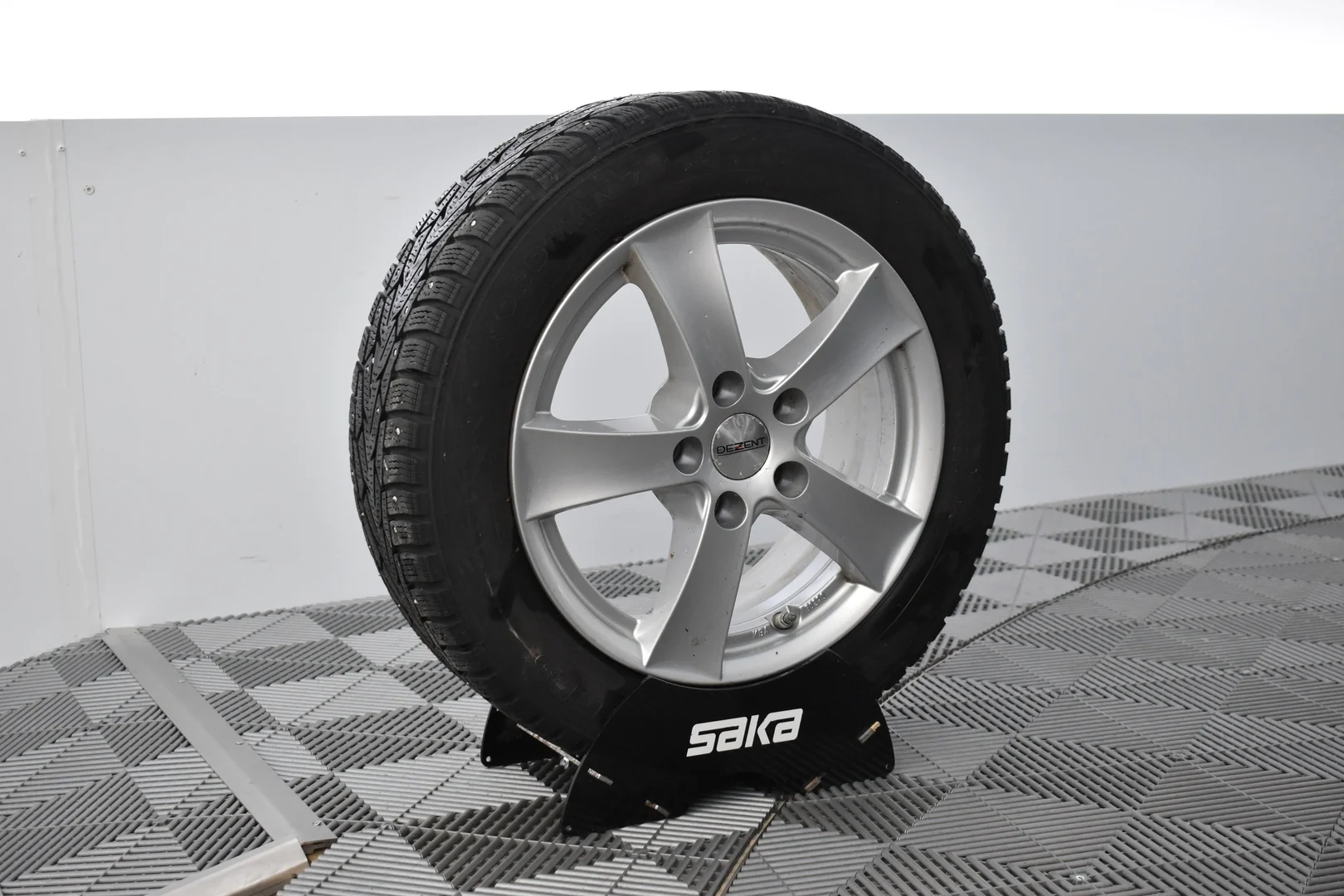 Car Image - 64rtyTESKuEHCJLAN1VTWt