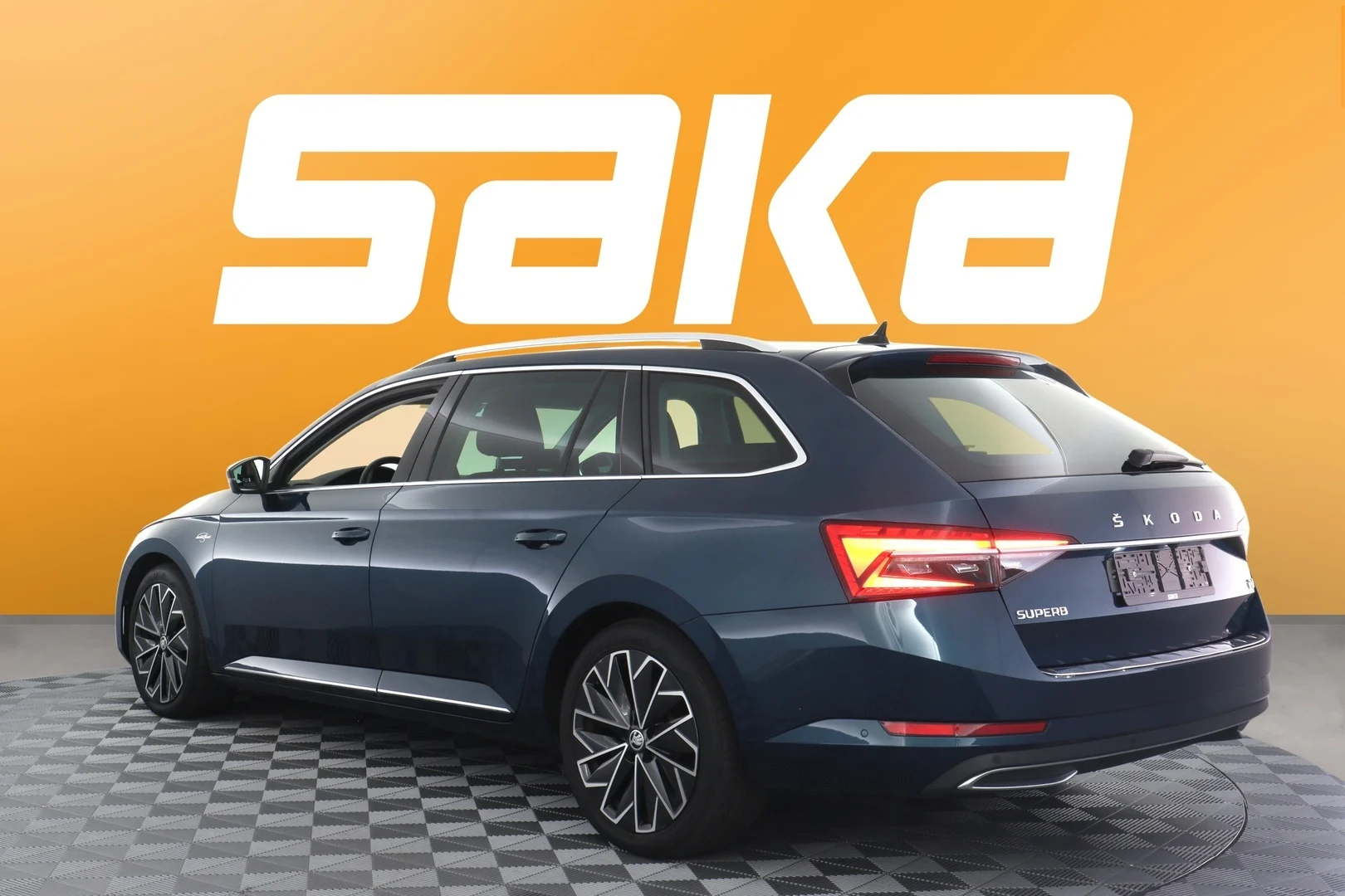 Car Image - 3luBQg5DFdaNvQyb7UHtwK