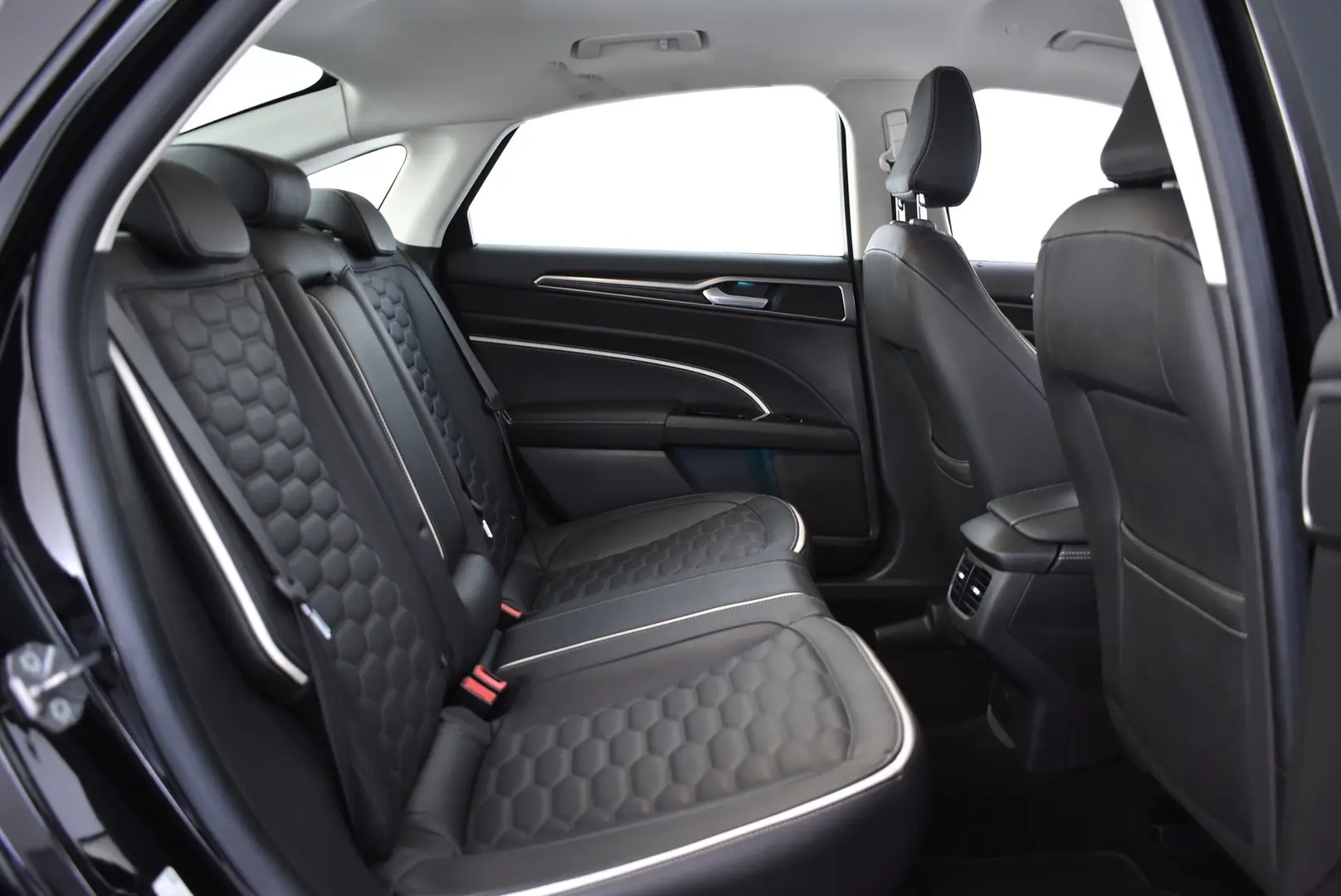 Car Image - J37JX0d9GIqPSzmJkN4bW