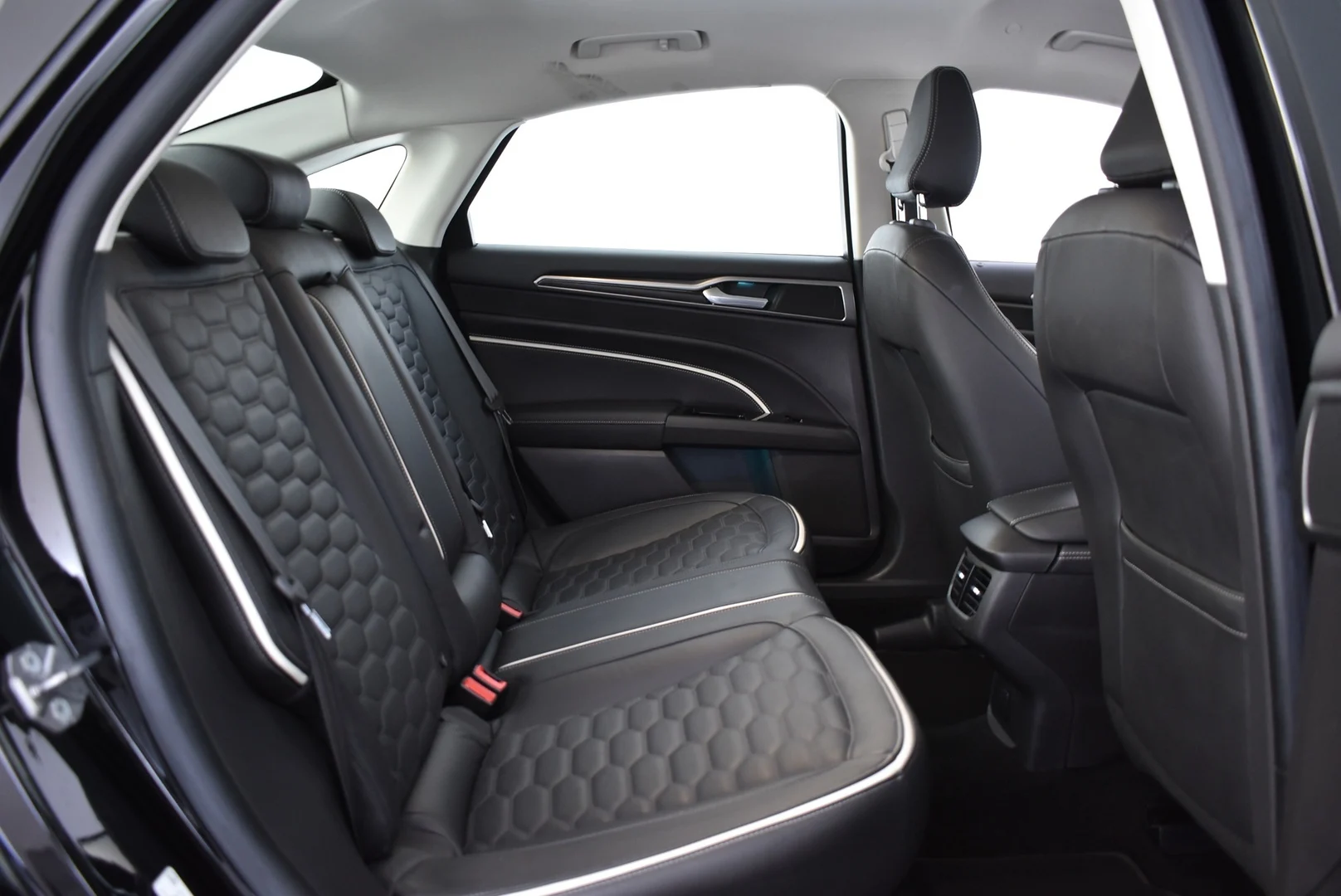 Car Image - J37JX0d9GIqPSzmJkN4bW