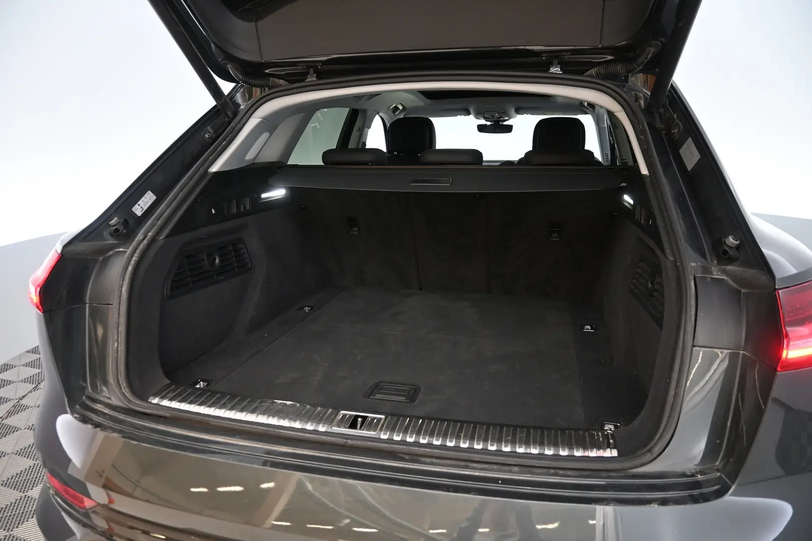 Car Image - 6DFvc1lenfZGLlC8vauThC