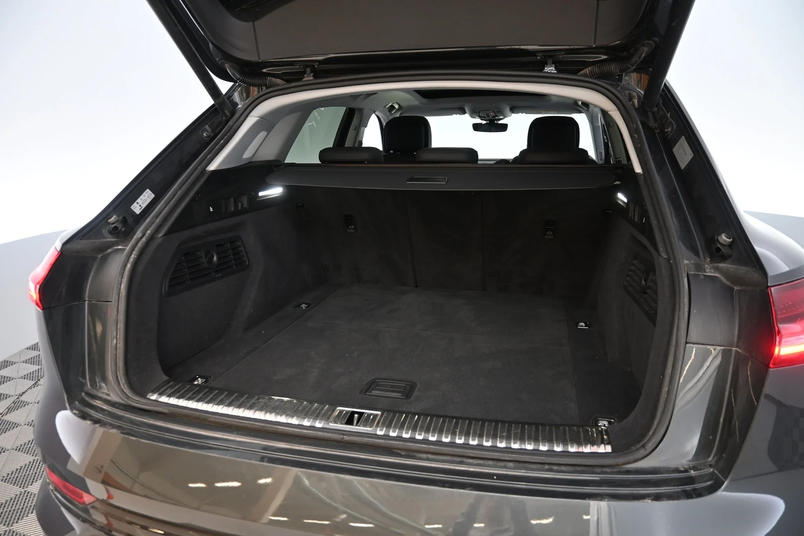 Car Image - 6DFvc1lenfZGLlC8vauThC