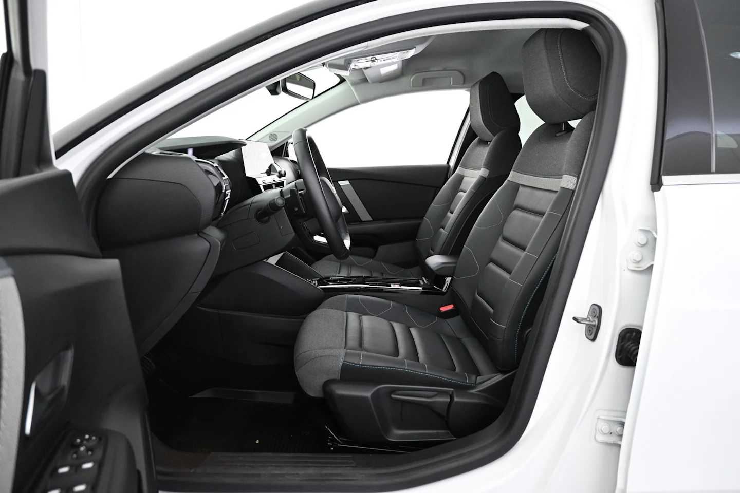 Car Image - 3olIPgj792PQOr6AdHpHBz