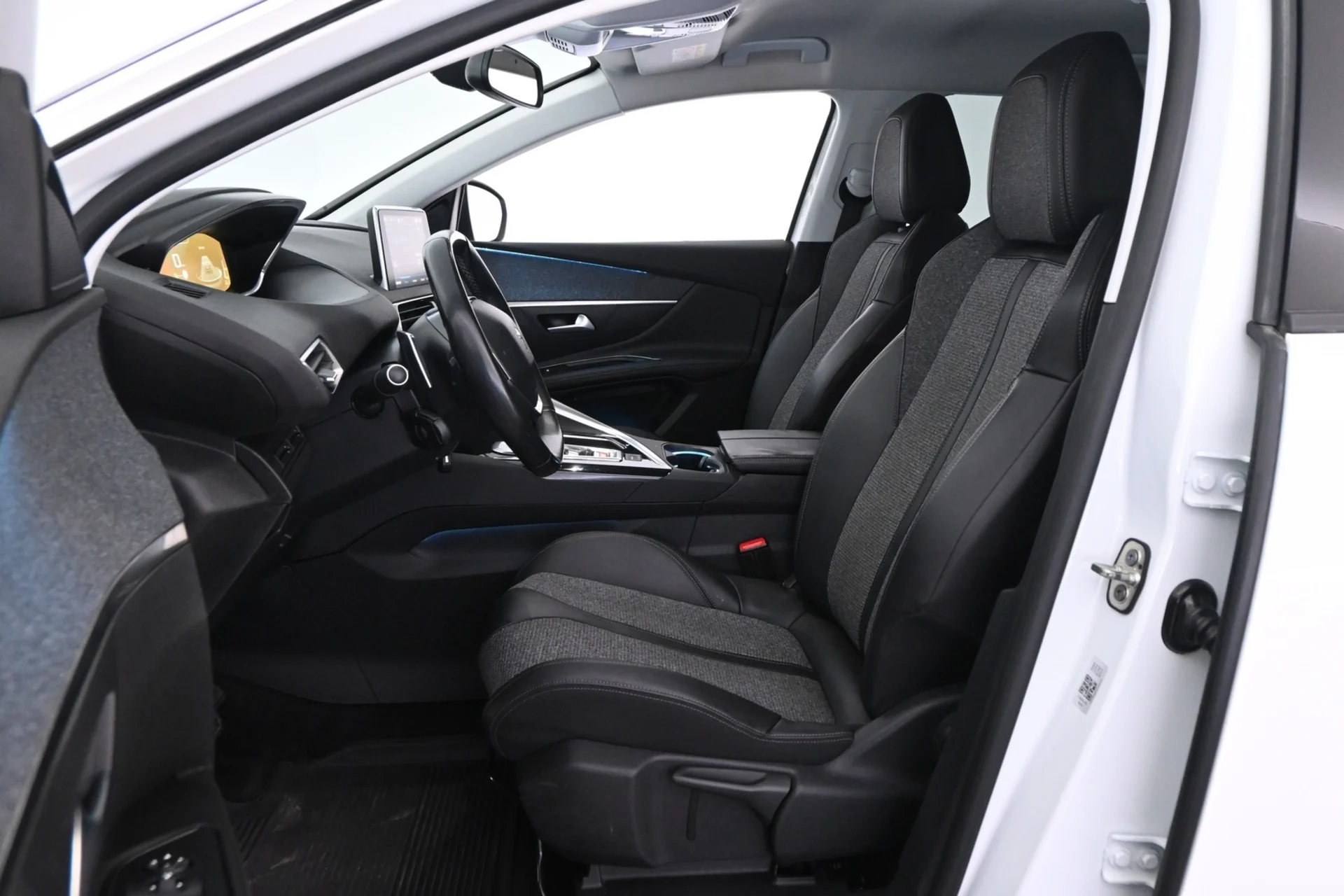 Car Image - 6qxDEUhnTEsA4BXGzlFR2f