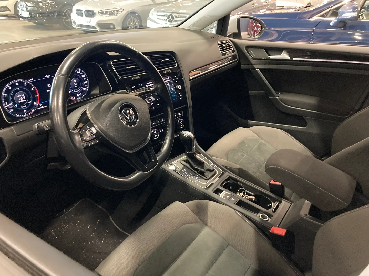 Car Image - 2FVXMz96gCFfBzJ64zvOP7