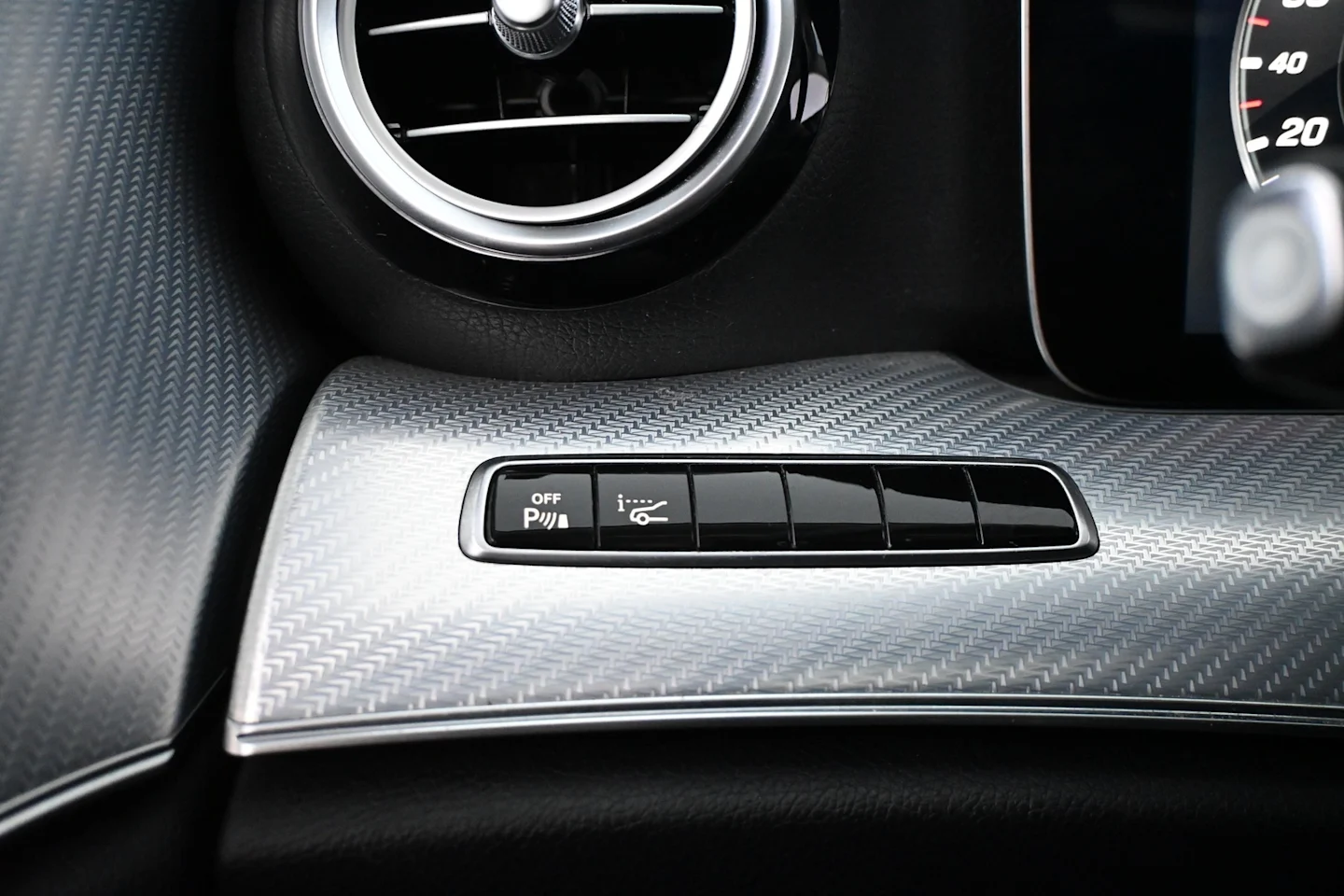 Car Image - 2t0QqOLLDi9IqCiXNAbHkQ