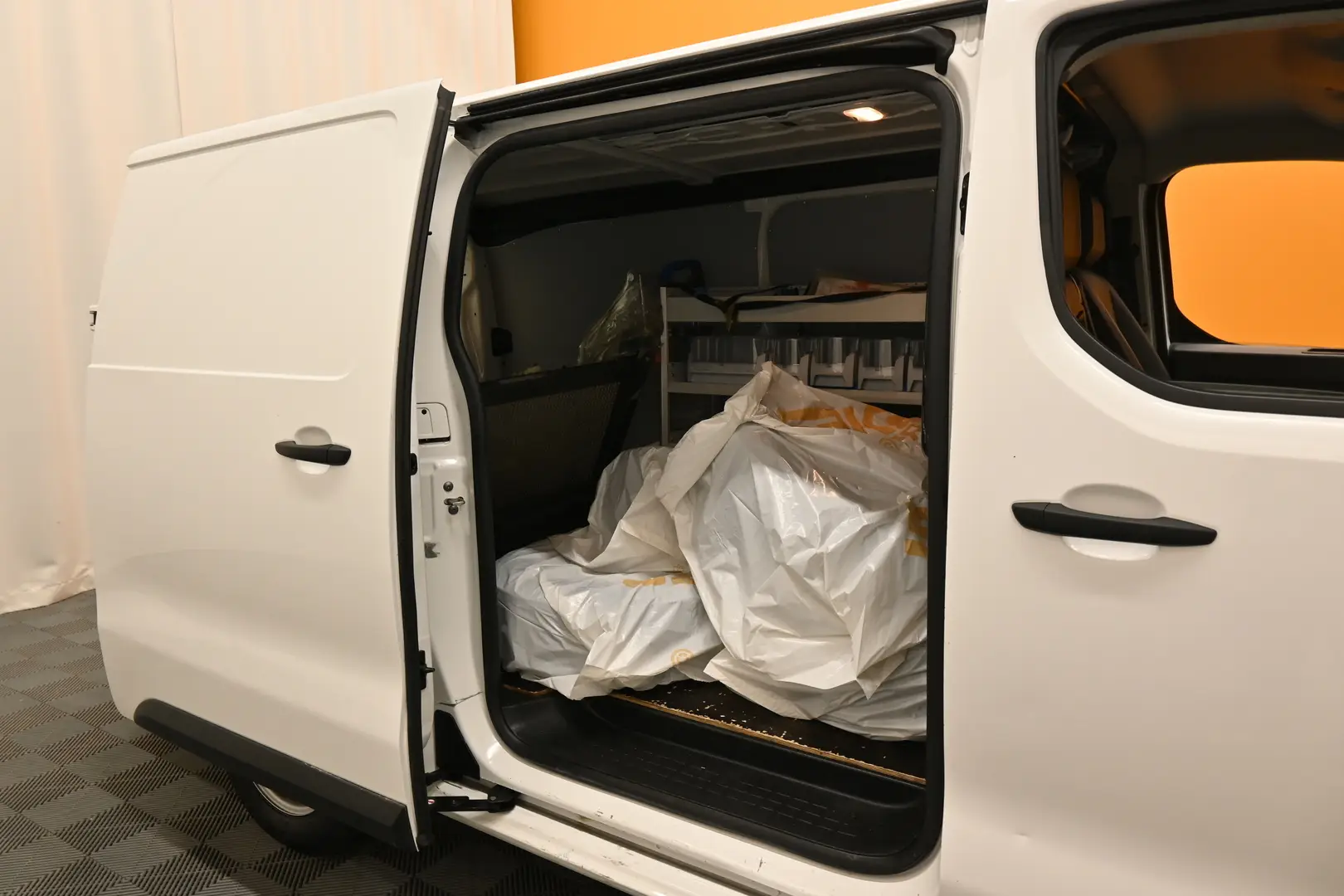 Car Image - 7KtFOmeqovozXjQh35xxw1