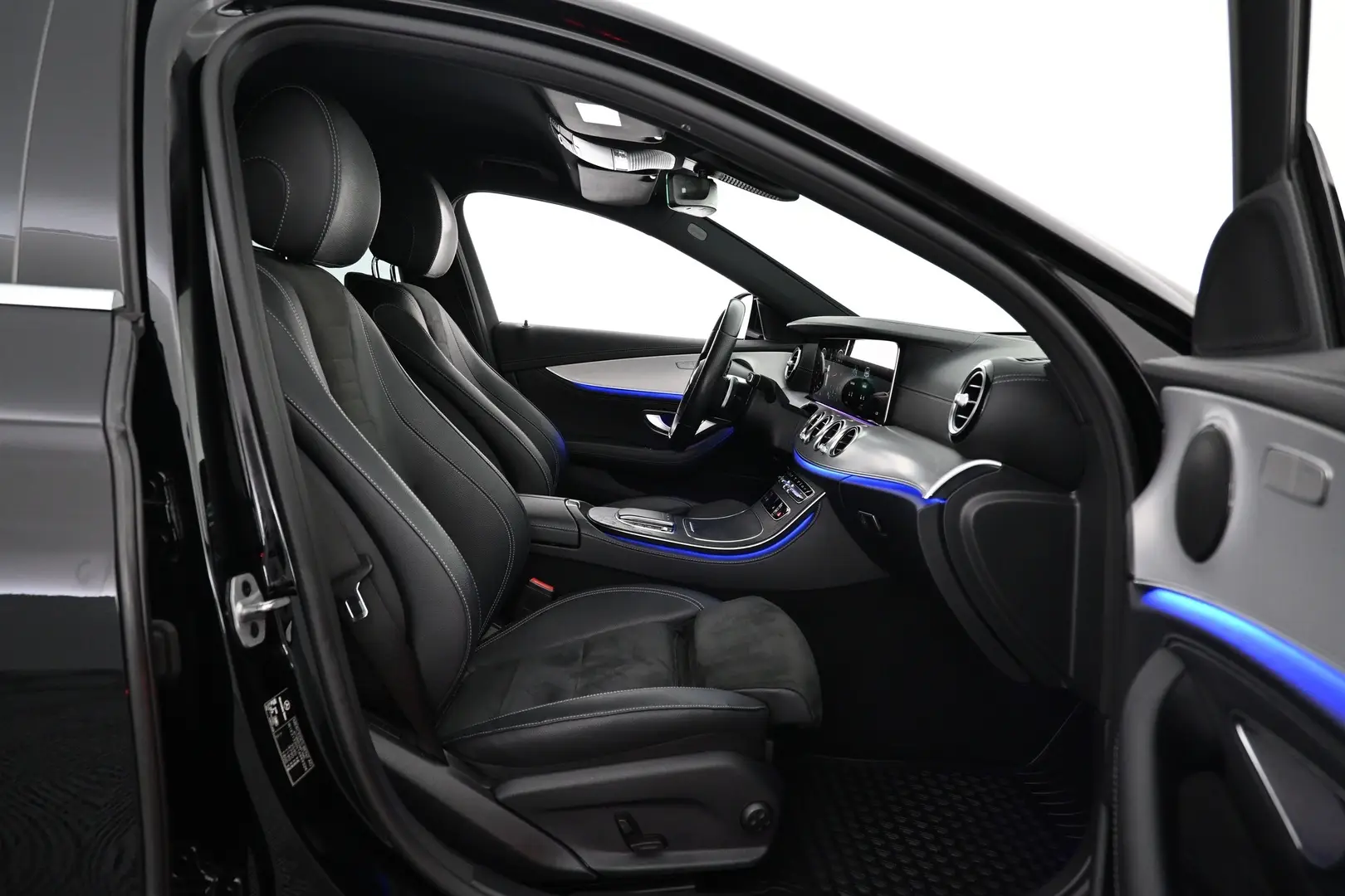 Car Image - 7AAo84ibJQnA8A8sZbmxmK