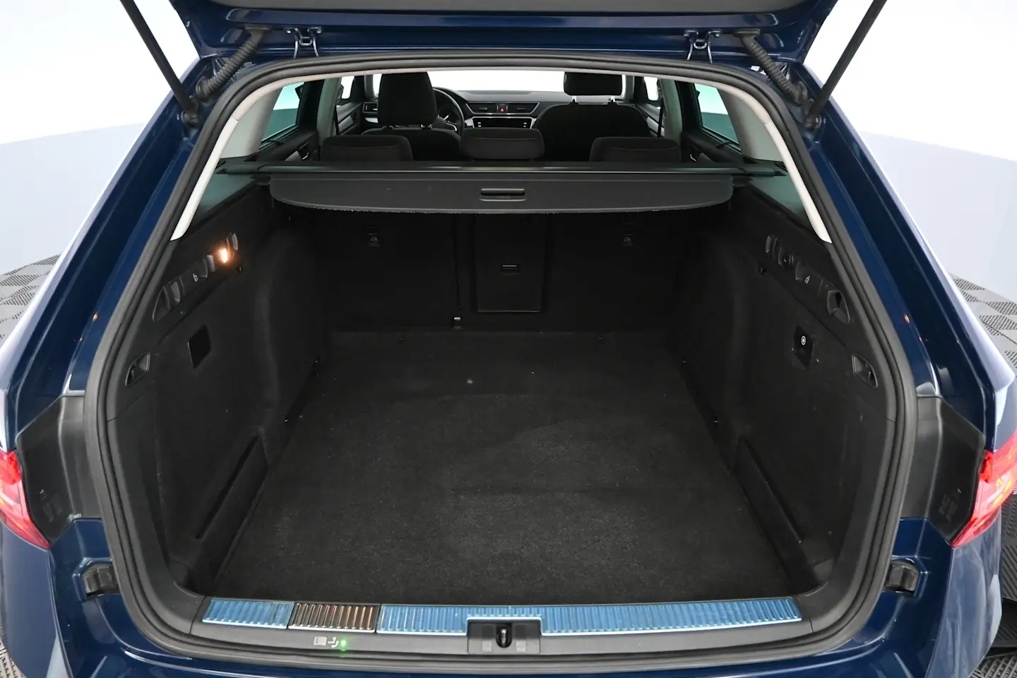 Car Image - 7Gl8gUIxWy4PEYteiOrI8B