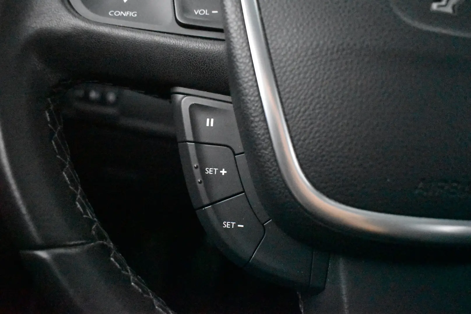 Car Image - 2tmDGw8IKdlUXYlR9Njoeo