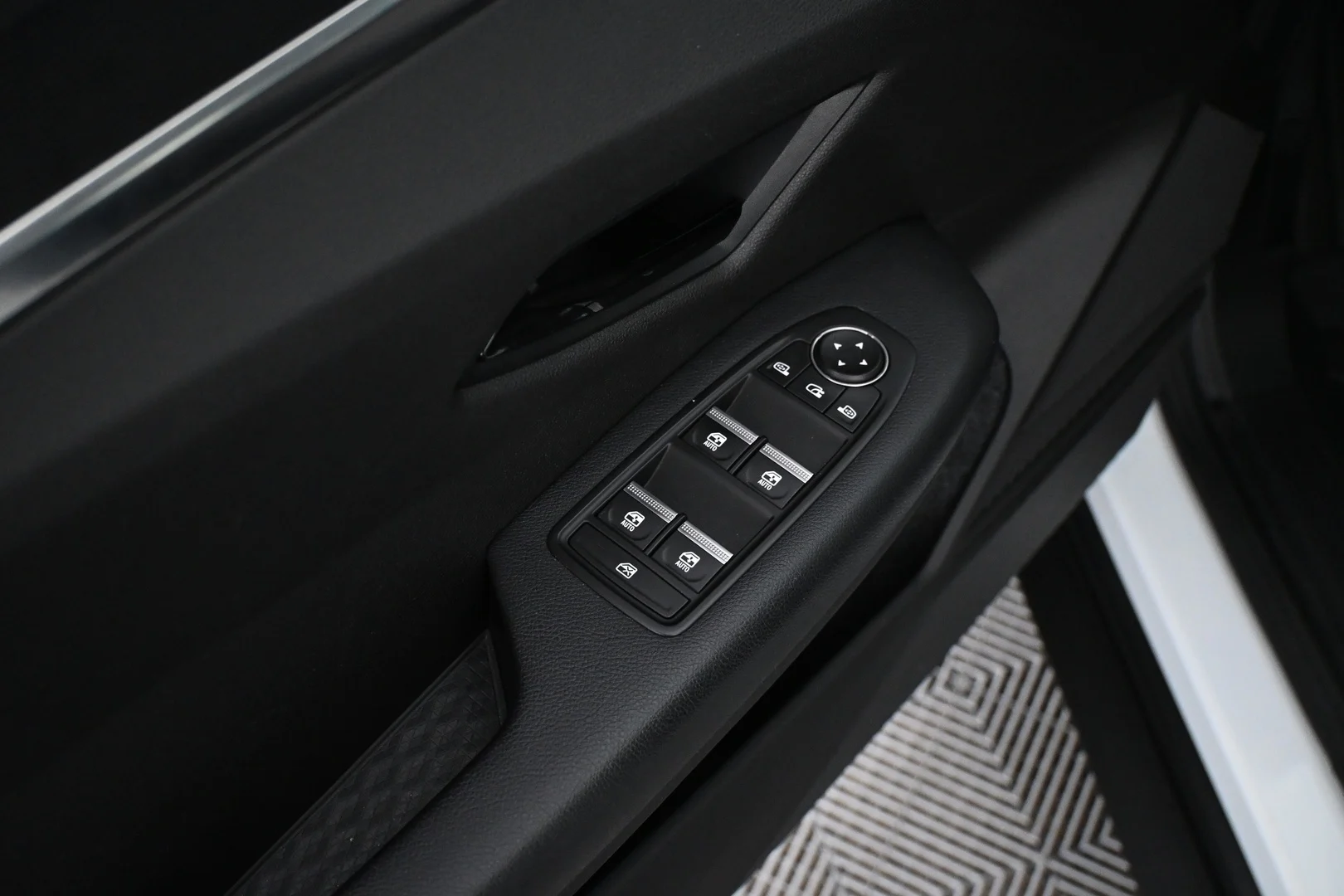 Car Image - 5ZmEXj9mIHNa2Bjp4QrRbp
