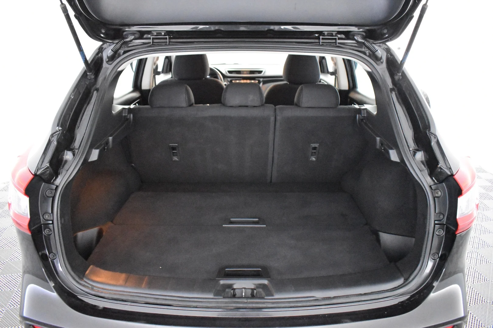 Car Image - 1zv8ICHKn5QLESnDTqCqrU
