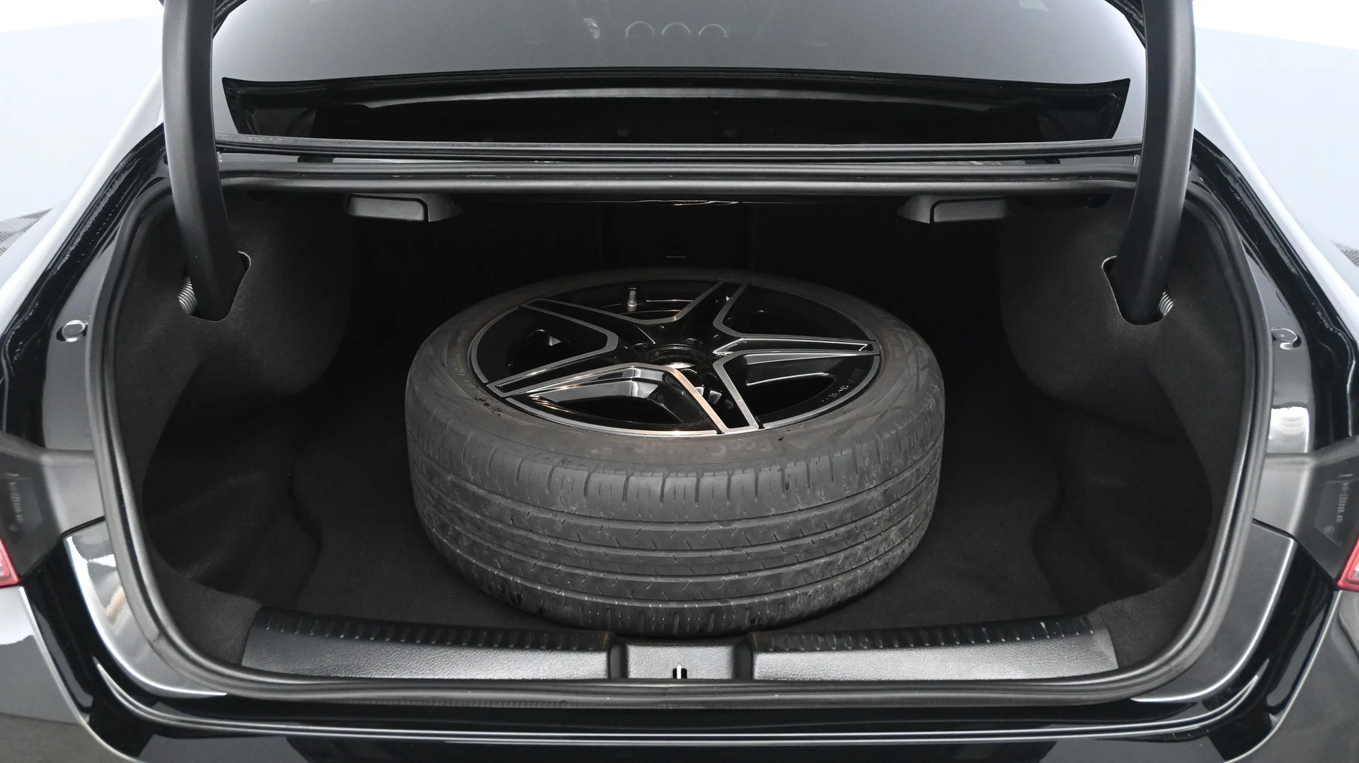 Car Image - 5GcRCiKBbBmlrivoMKDRh7