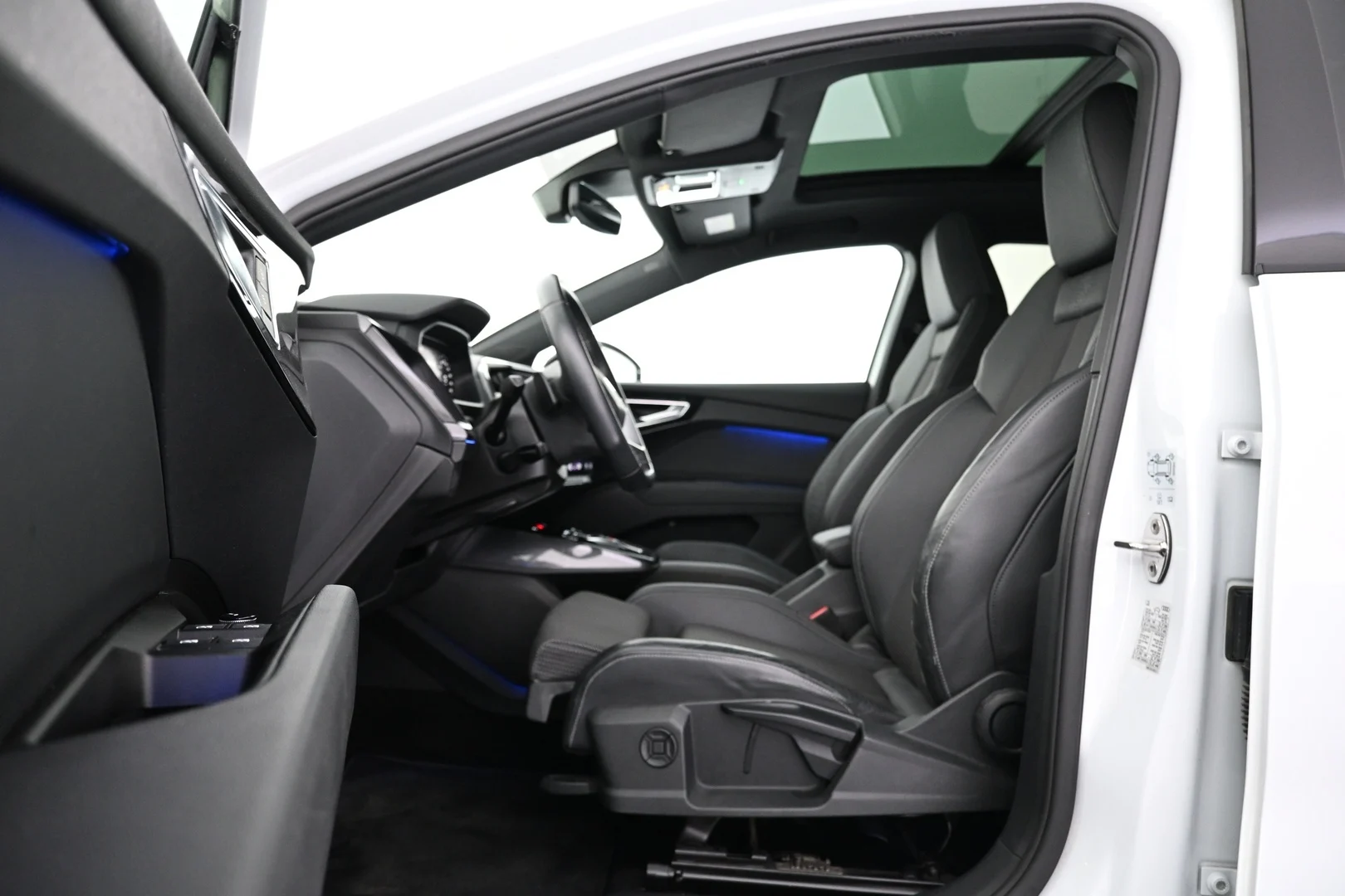 Car Image - 2clWinhh1TZYs1GJFjF7i0