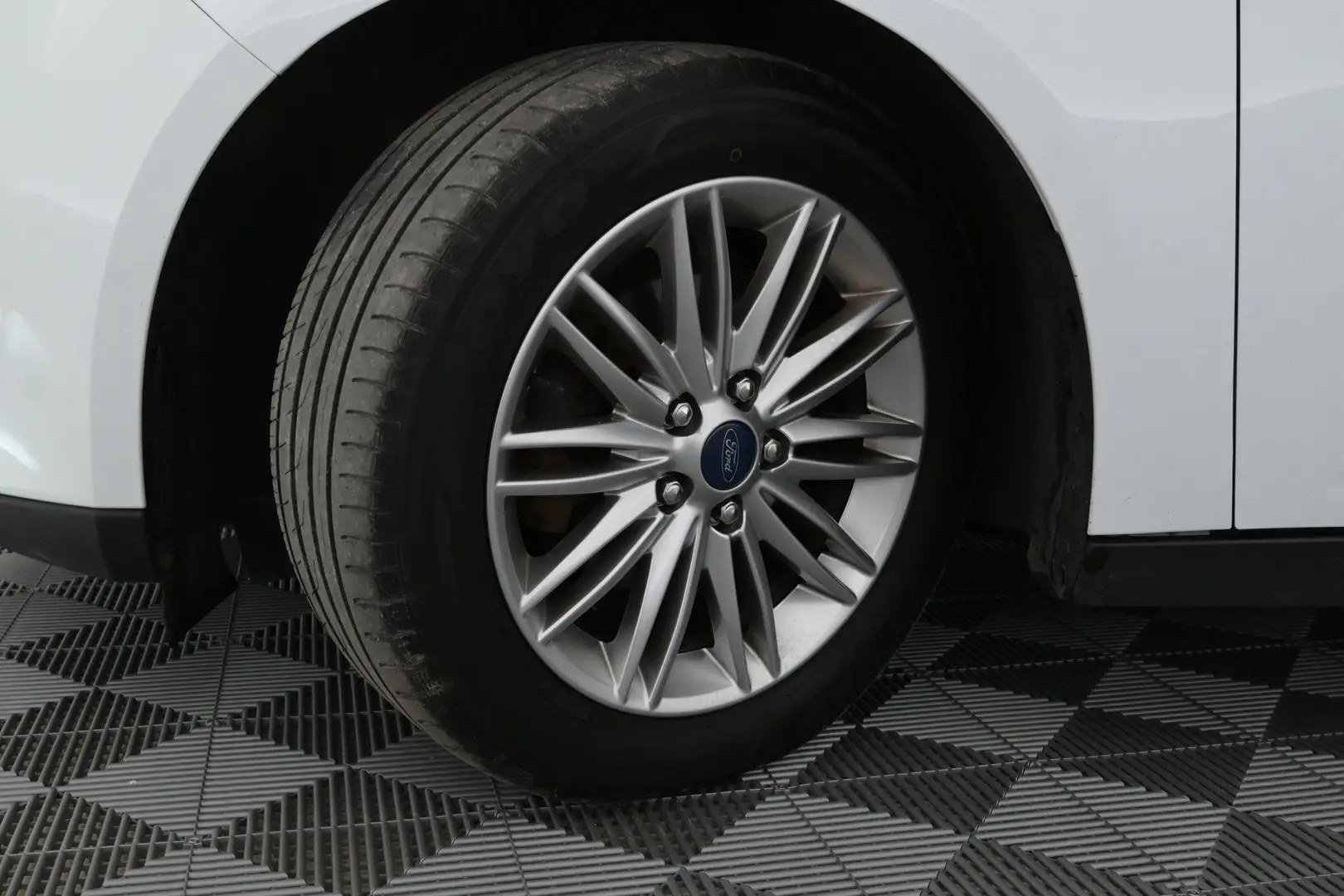 Car Image - 5XDLnUcyIRrAyDfjOuNd6U