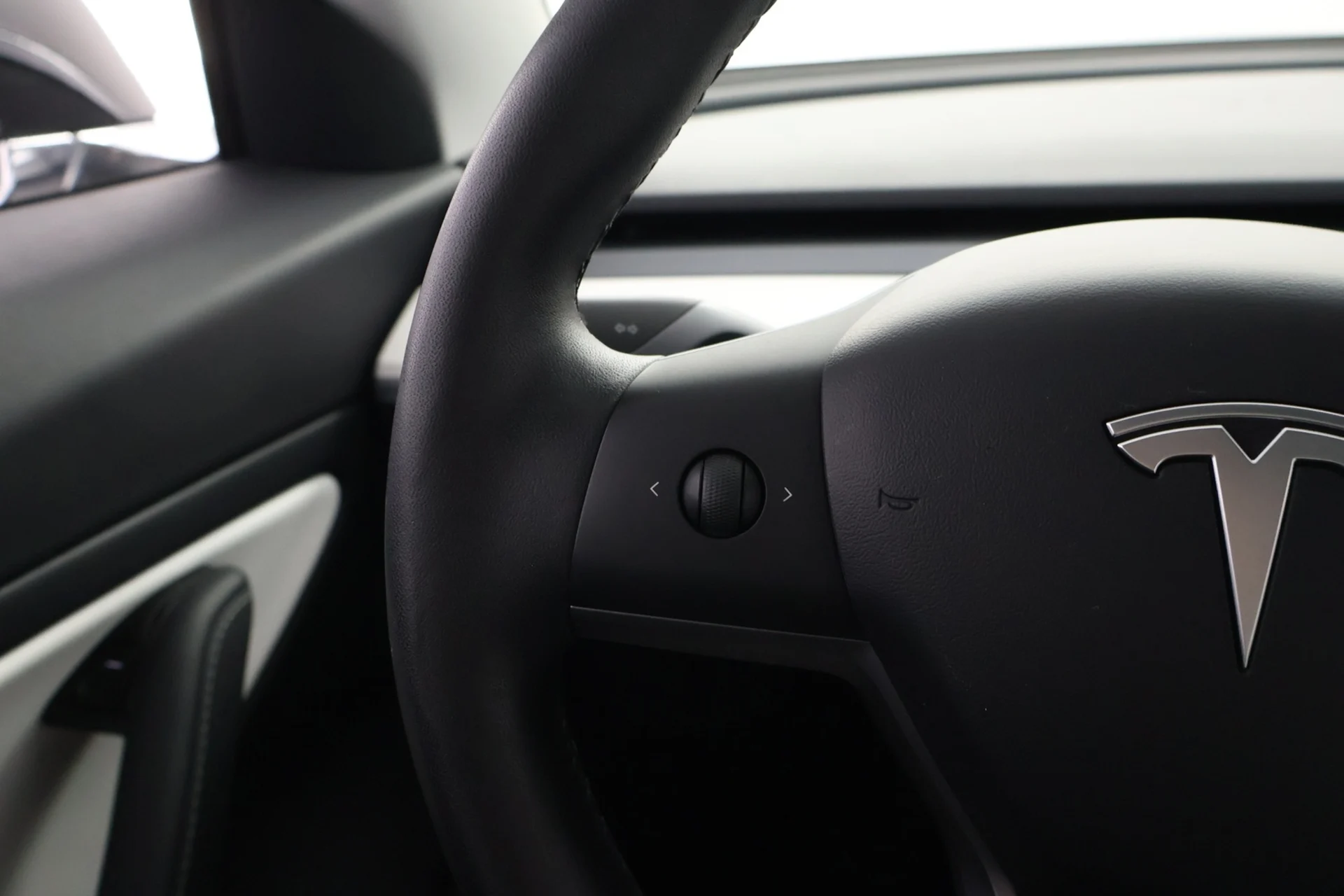 Car Image - 01eHYDlNKCEhIkB9rQ5nJz