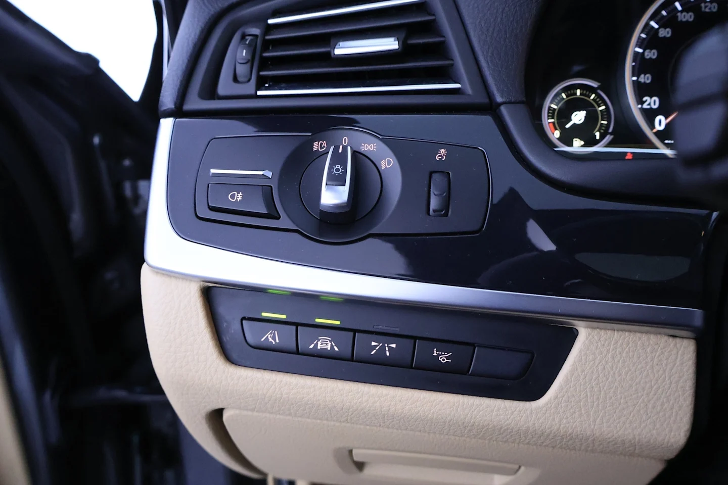 Car Image - 4ADxpjE6s96v1gNDWMPL08