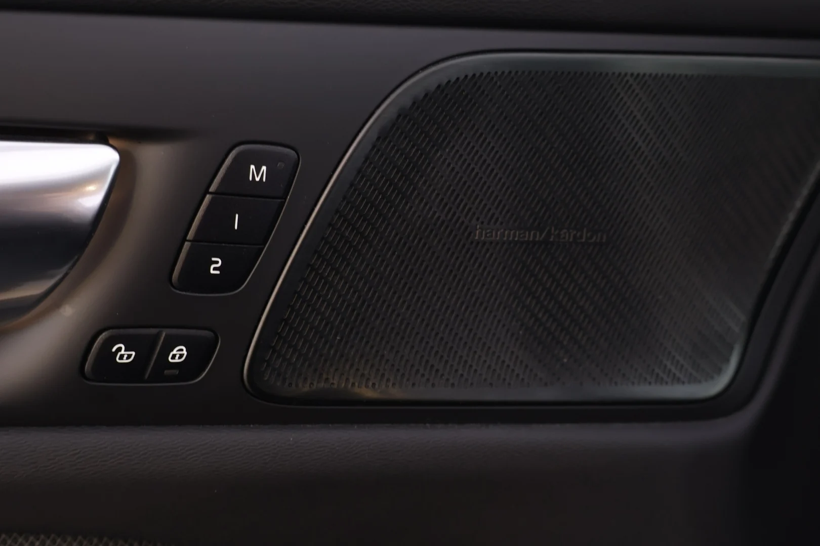Car Image - 2MdhOvLNvFVDzzhQeGgpZC