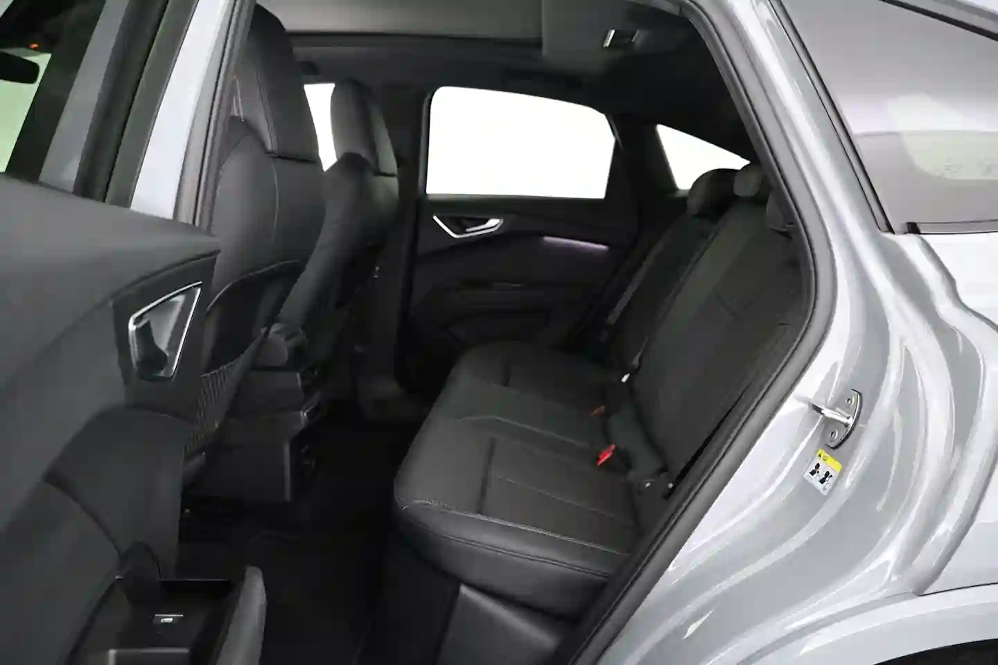 Car Image - 5yVo0KoJ2AiBu04l9eeKOX