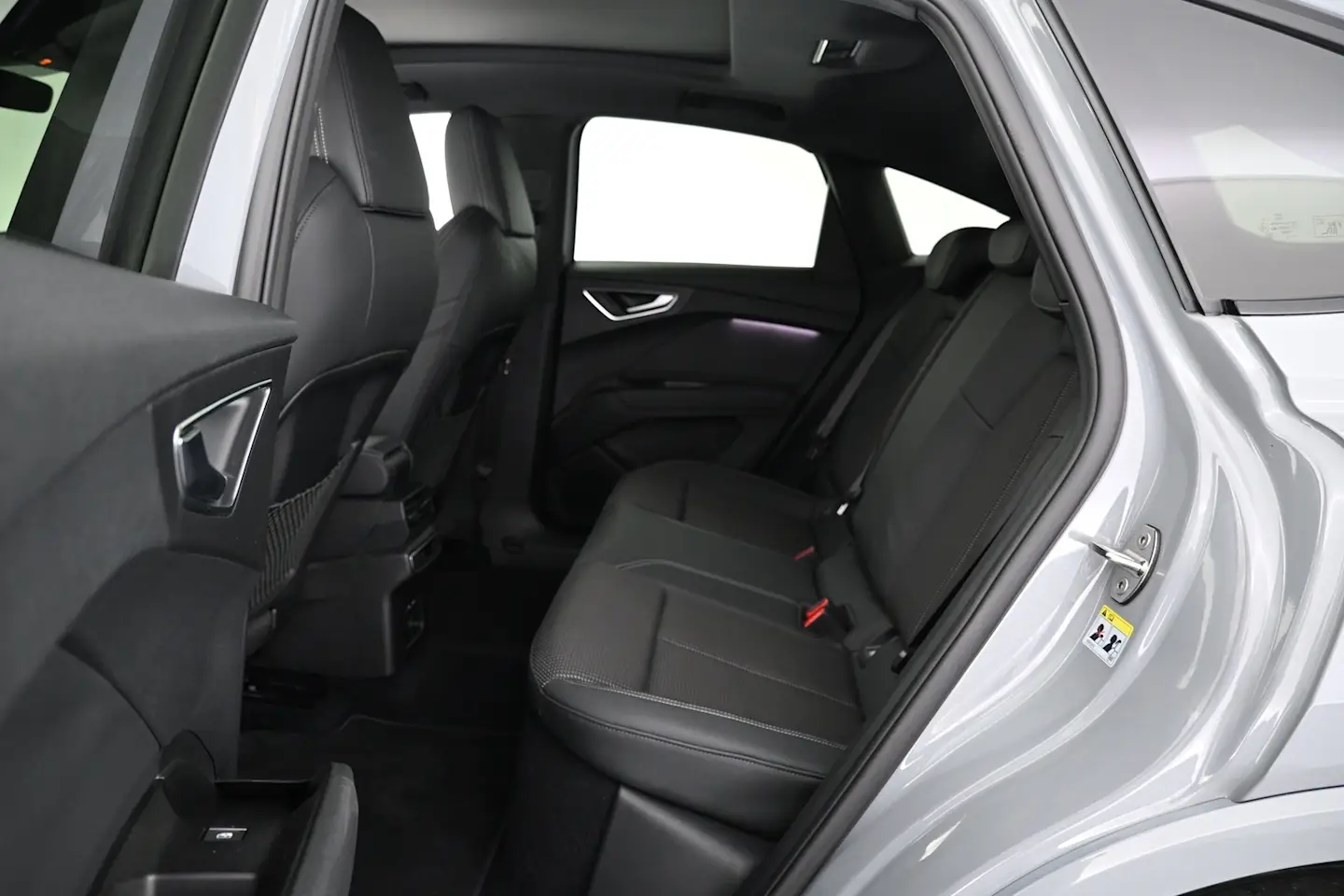 Car Image - 5yVo0KoJ2AiBu04l9eeKOX