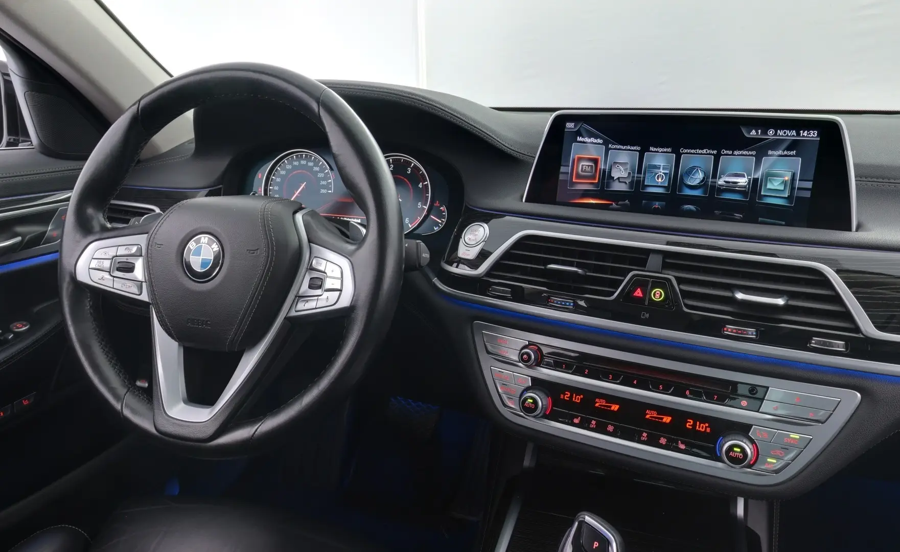 Car Image - 17zDJo2XWR9EPOyQoMeLqJ