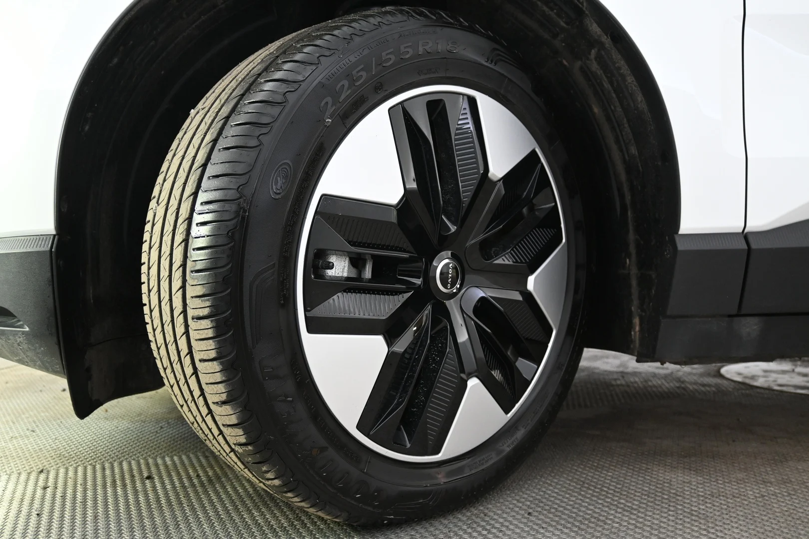 Car Image - 5YSlIgYyap7YOyrm0wj0oz