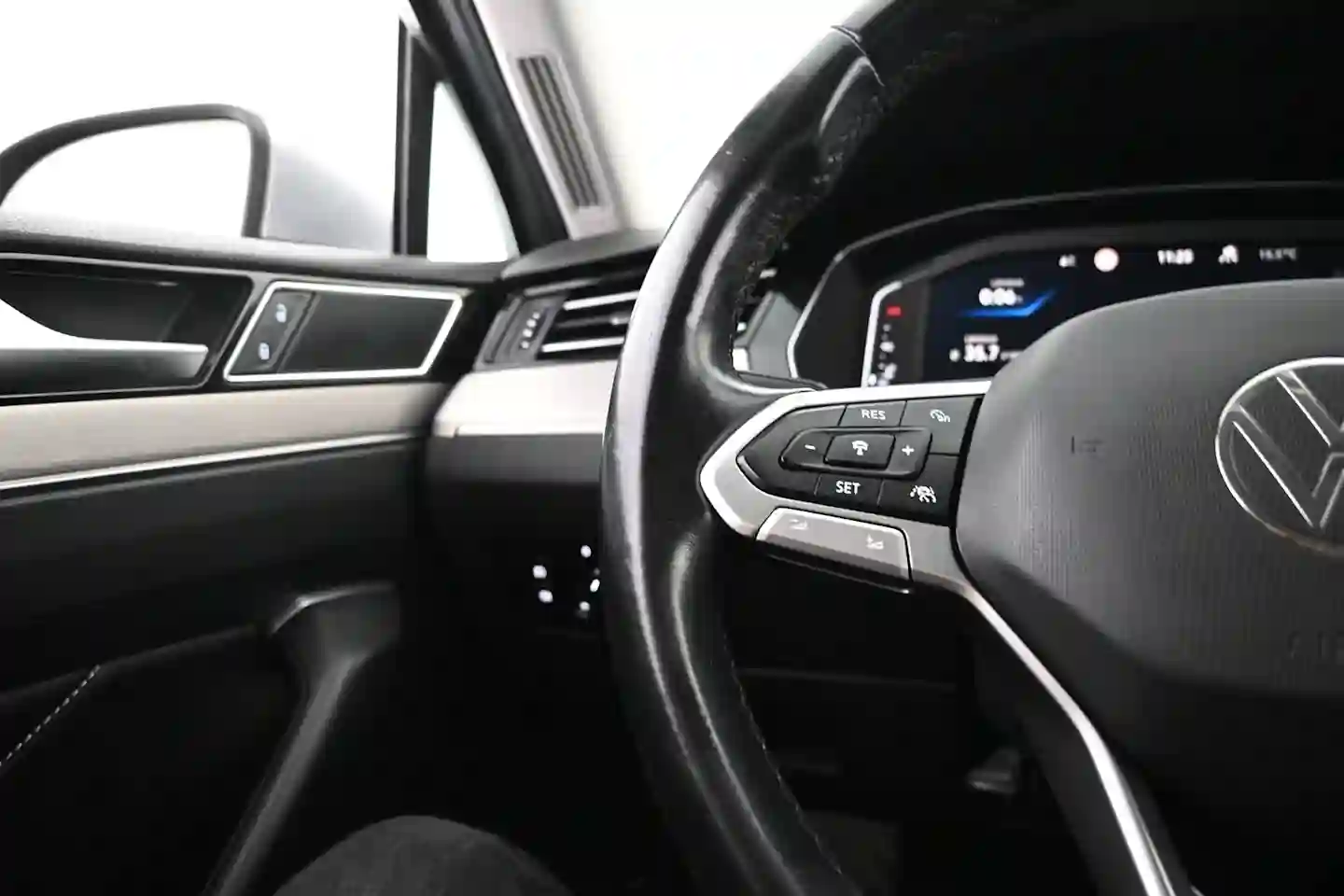 Car Image - 4WxI4rjex6lI6QBCWIs0GX