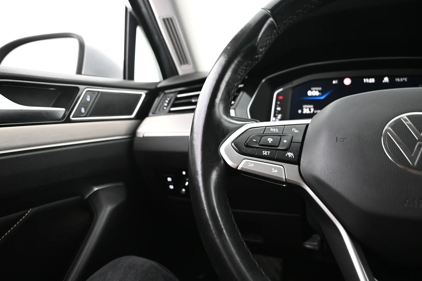 Car Image - 4WxI4rjex6lI6QBCWIs0GX