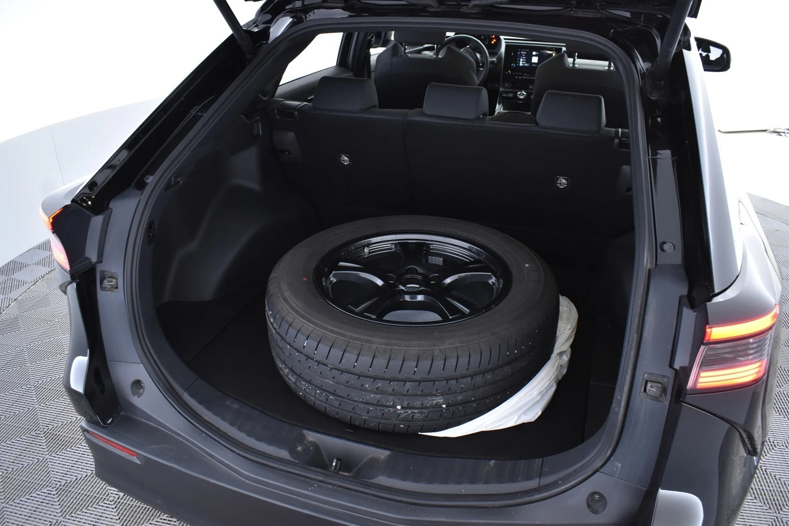 Car Image - 5lMFKIPX3T0vr0YfNatS8X