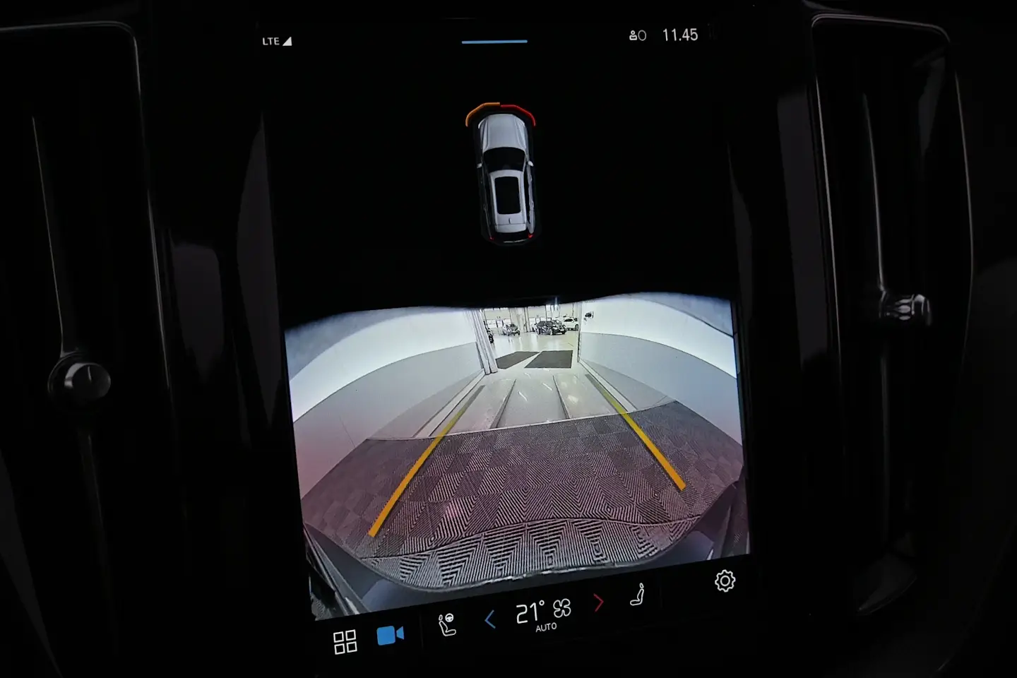 Car Image - UkDHRV7B0gWjFV2qsPc2e