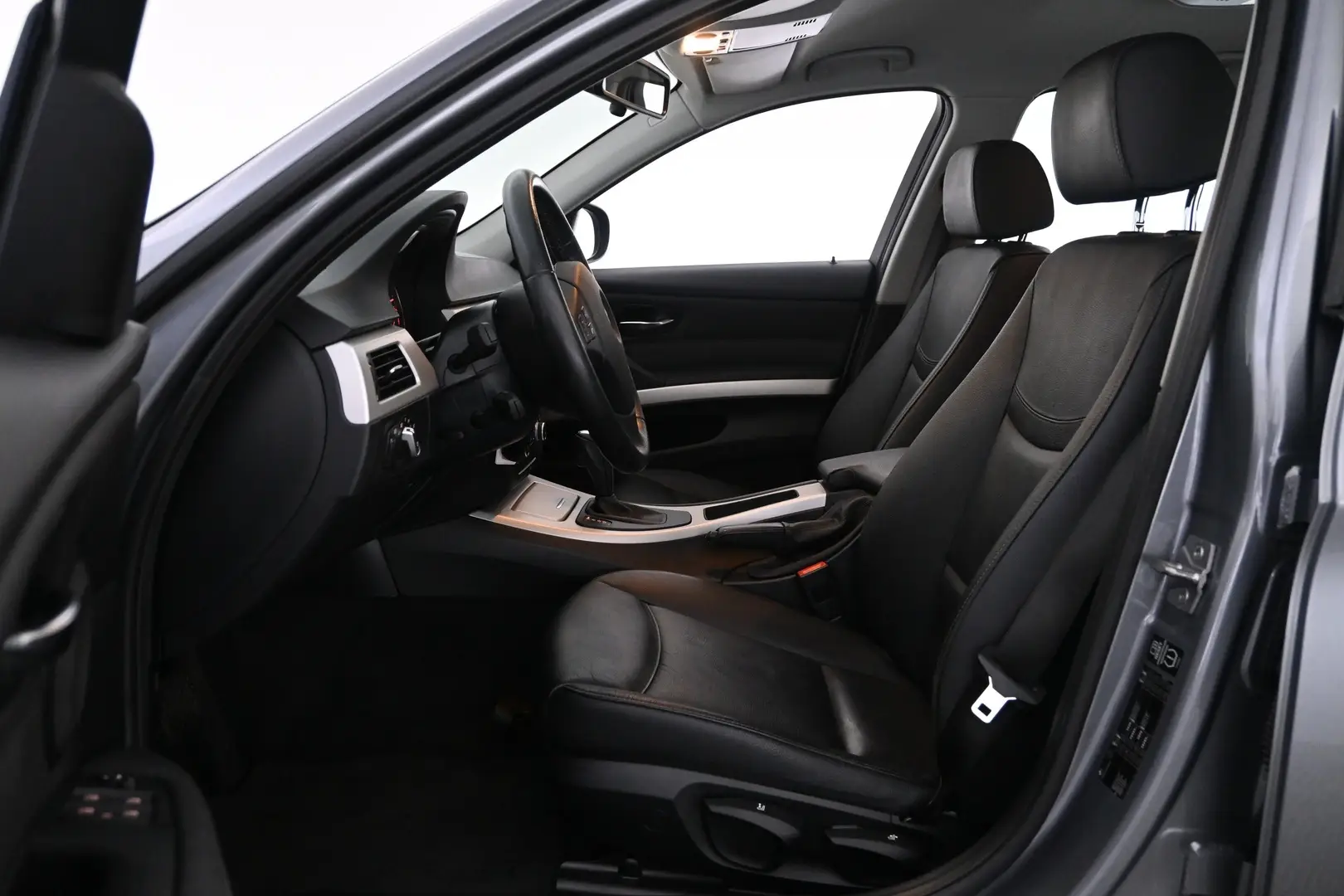 Car Image - 0DFxCGJT9LxvFWG4Mf5LY