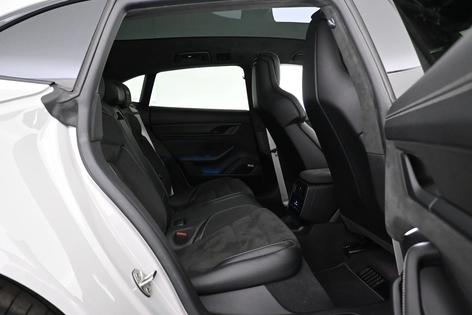 Car Image - 4W69zsXRGKb0MIkKd8bYUN