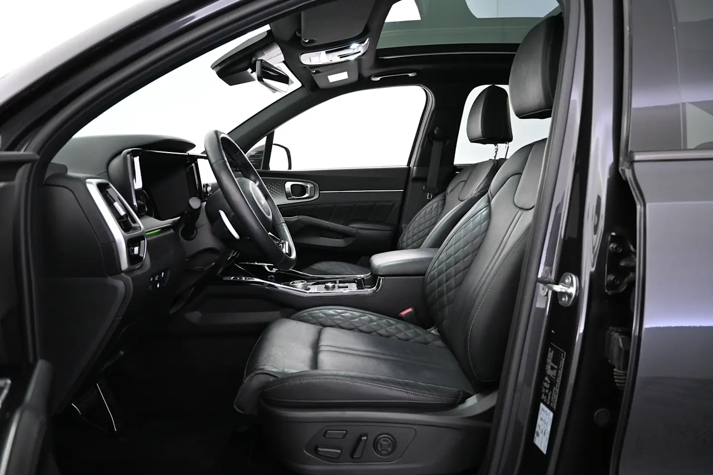 Car Image - 572AvaRDvLMT9FpoQz0Ljc