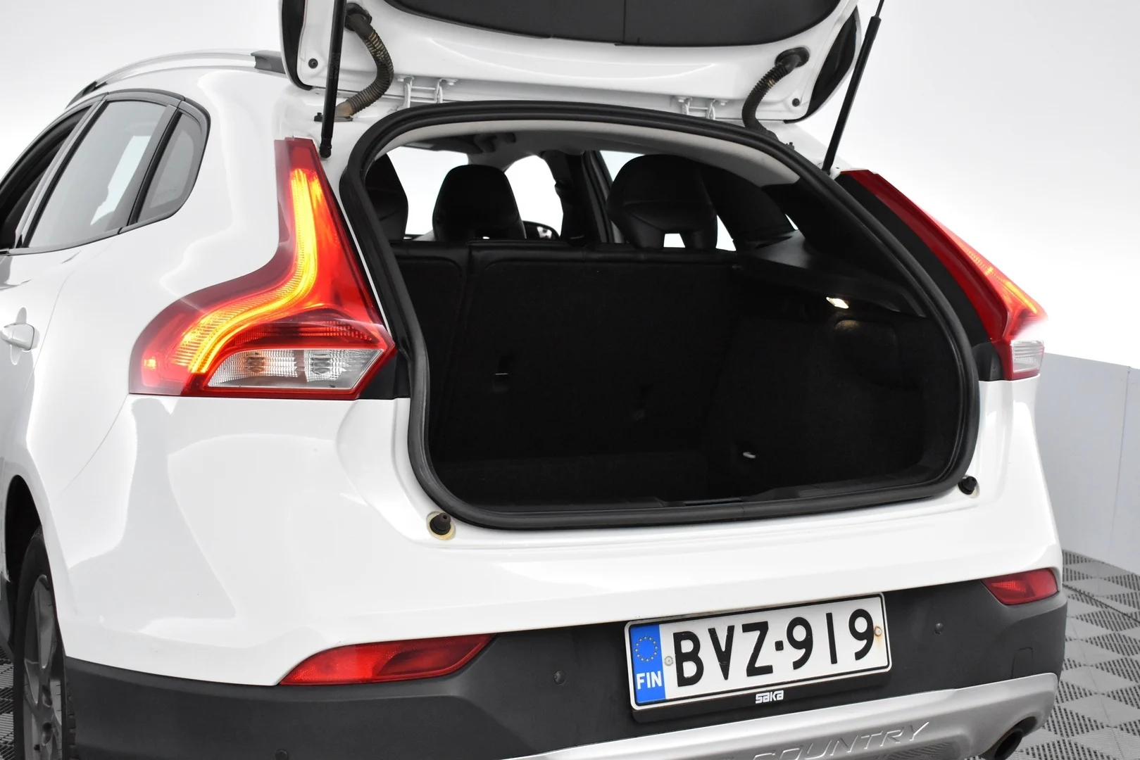 Car Image - cLFuiT1fYZs2dqsgCaLNG