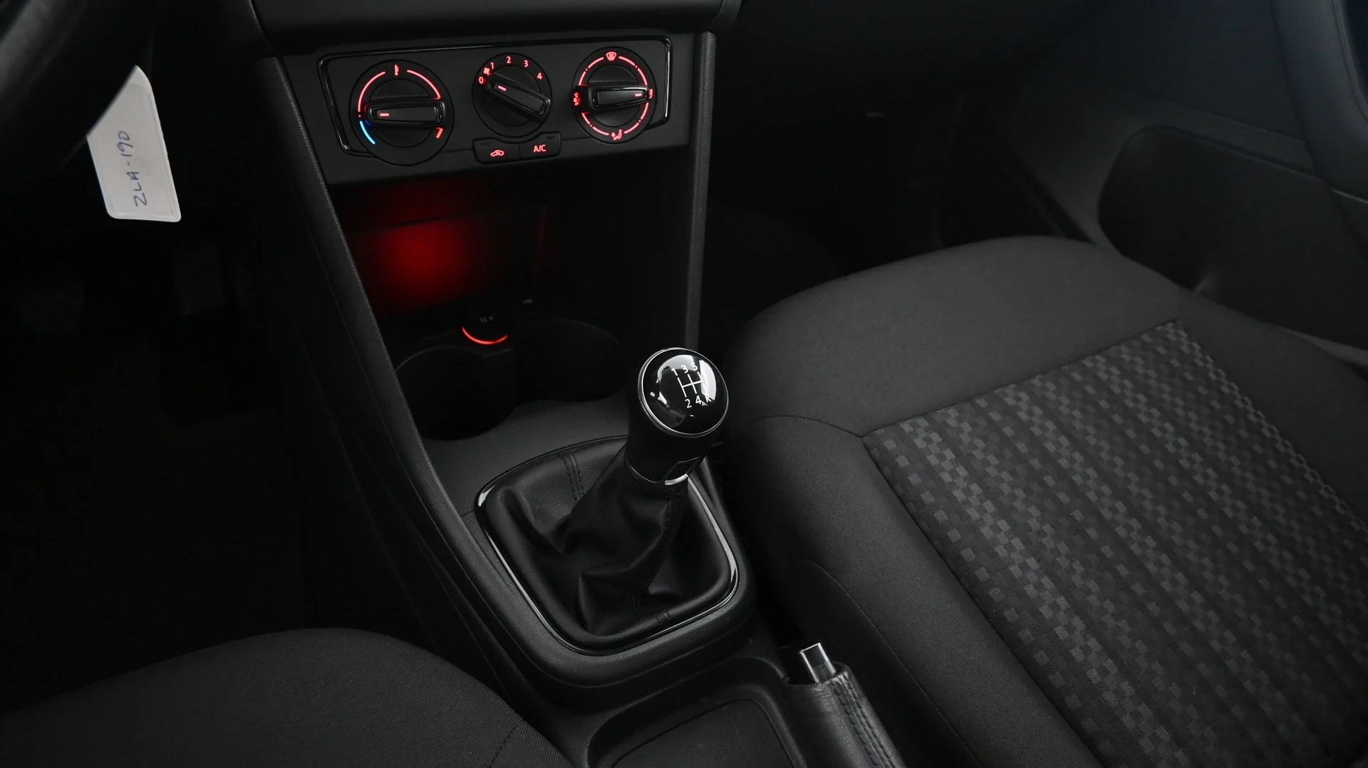 Car Image - 33YcLhea3ctTyZkhZkodbL
